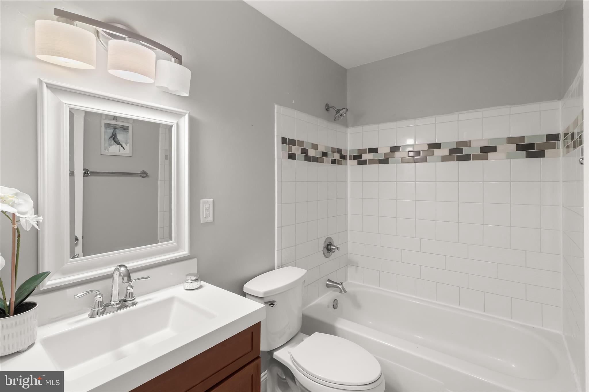 SUSSEX SQUARE CONDO - Residential