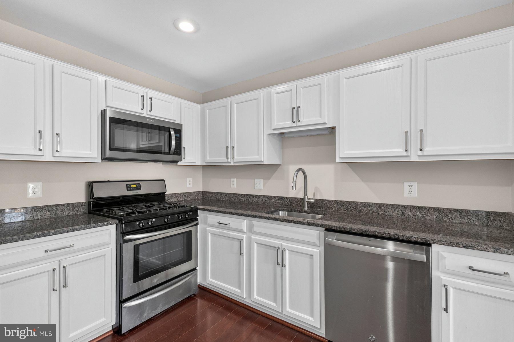 GUNSTON CORNER - Residential