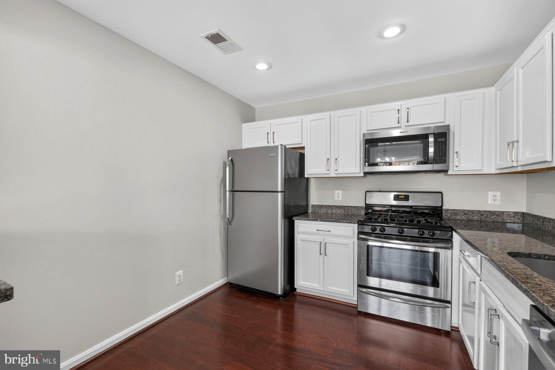 GUNSTON CORNER - Residential