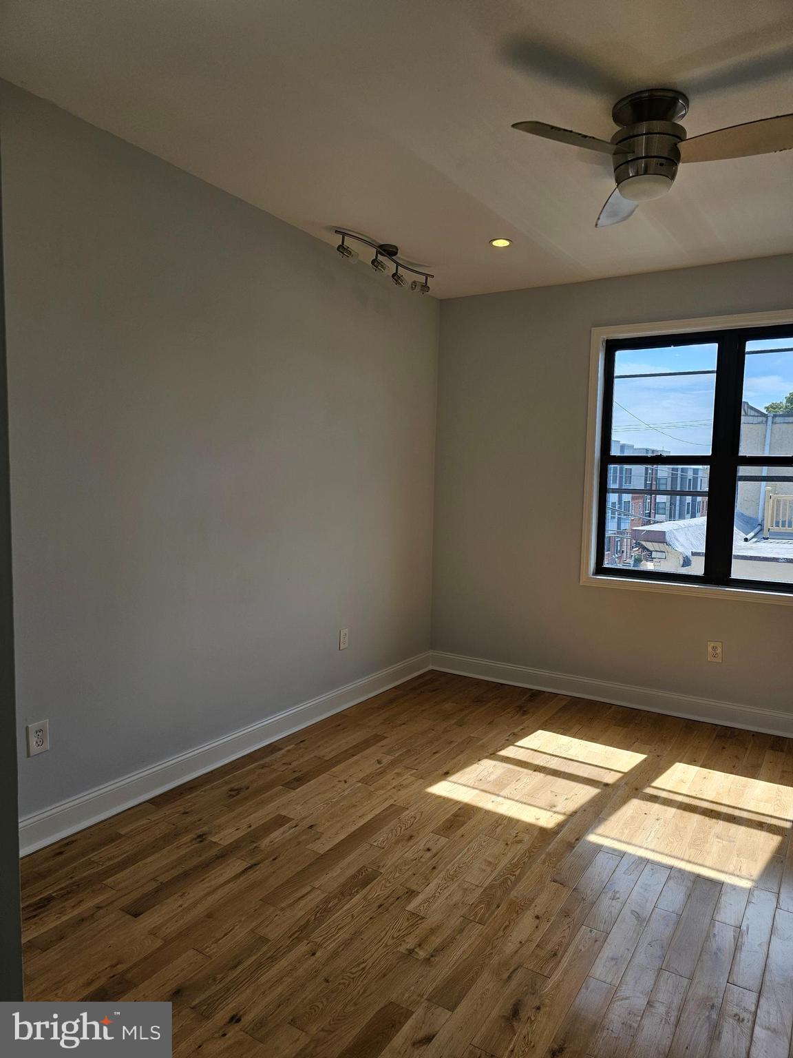 POINT BREEZE - Residential