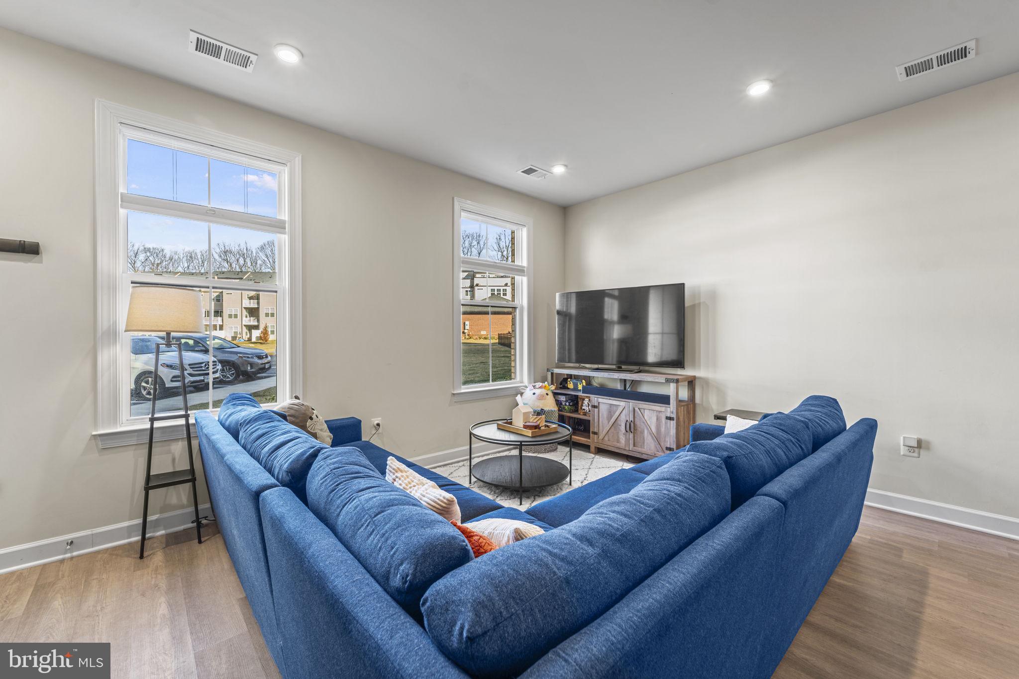 THE TOWNS AT PENDER OAKS - Residential Lease