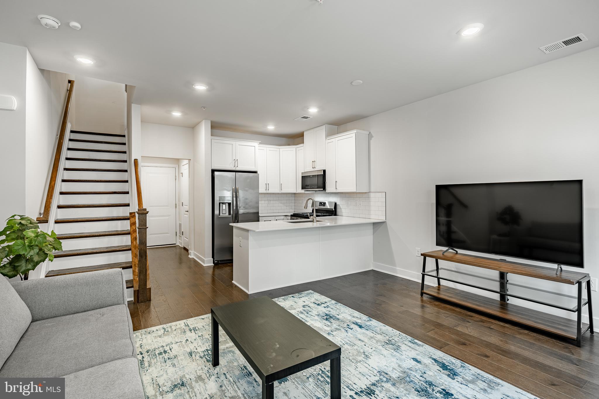 STEELPOINTE - Residential