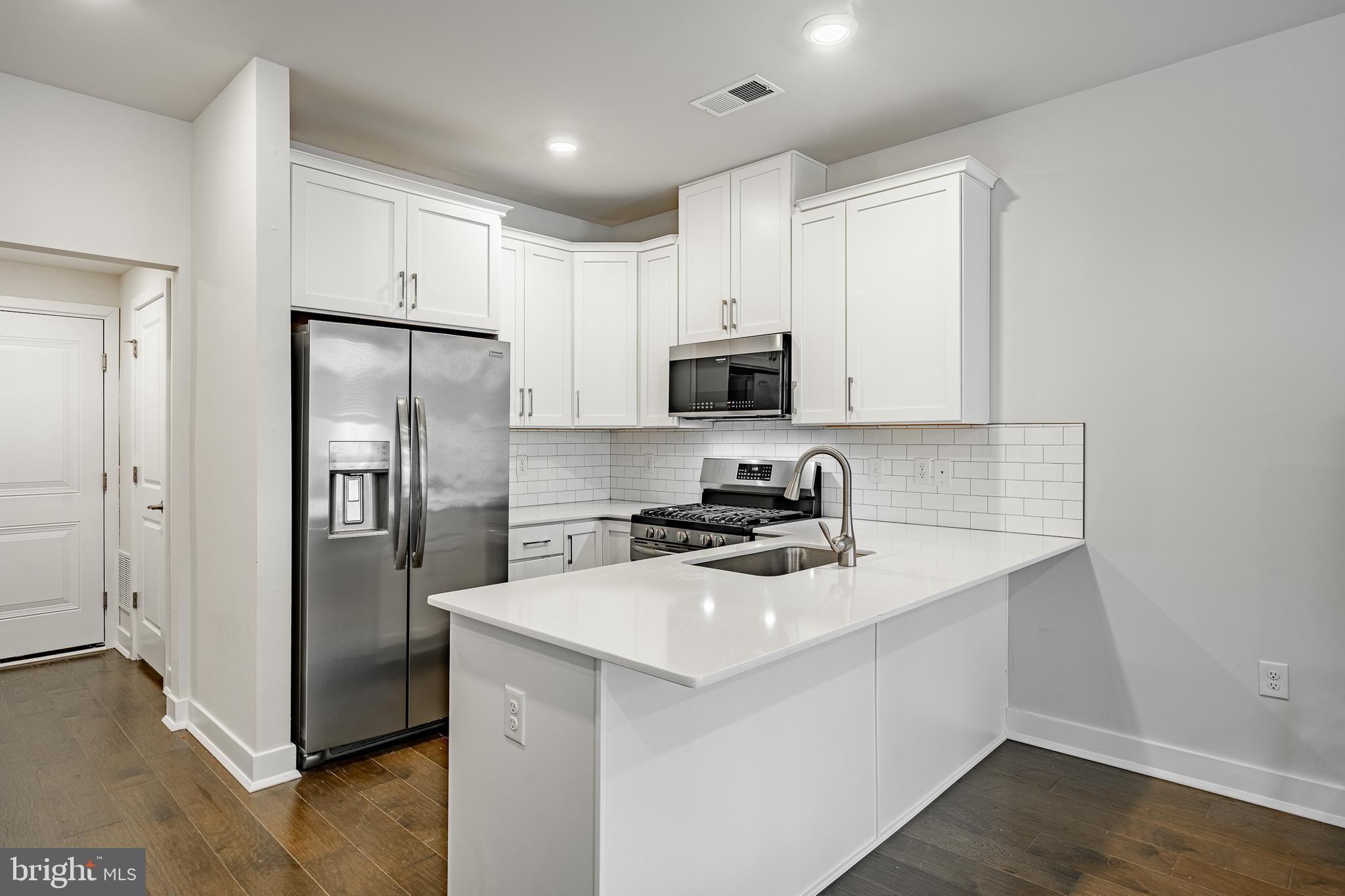 STEELPOINTE - Residential