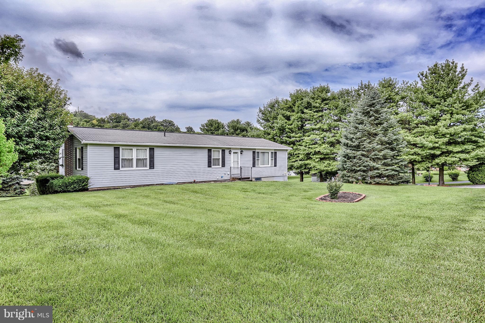 This Keystone ranch style home is situated on .79 of an acre and offers 3 BR and 2 FB.  Screened in porch that is 19x12 and will allow you to enjoy the back yard. Large family room in the lower level as well as workshop.  Walkout patio and shed.