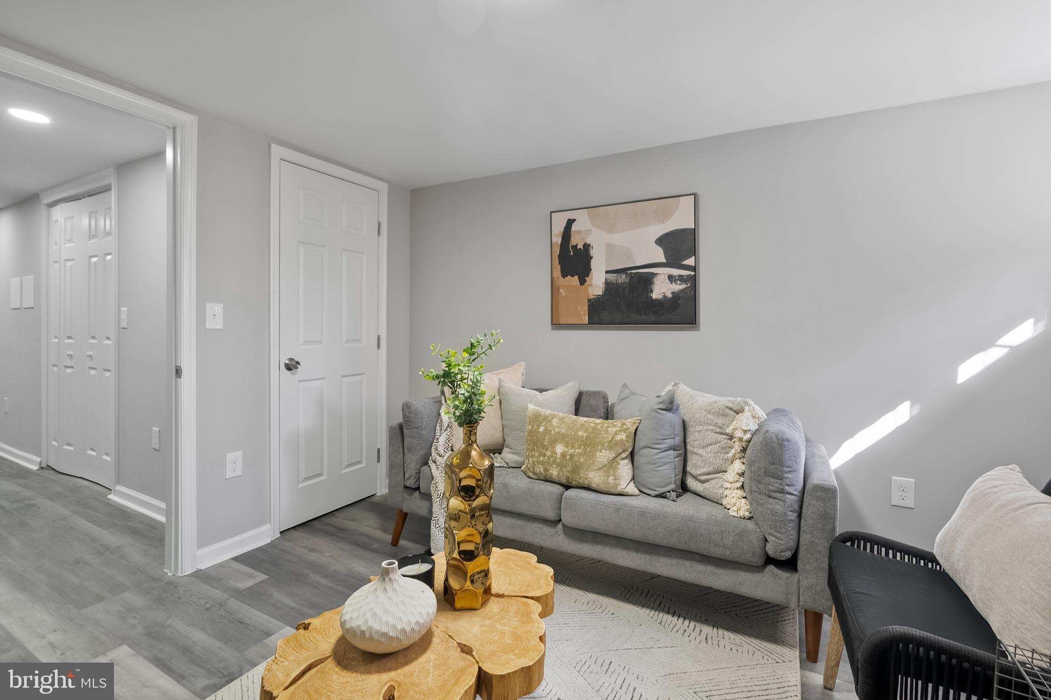 BROADWAY EAST - Residential