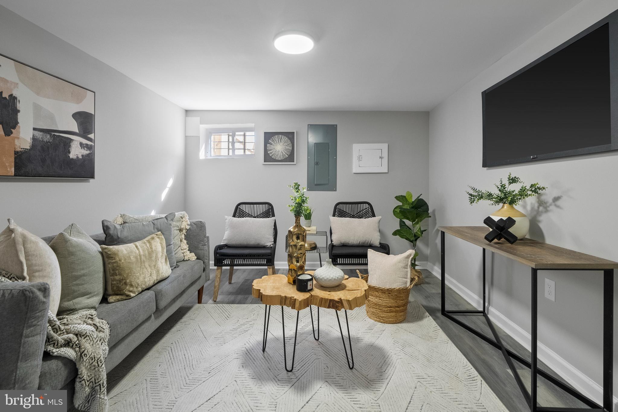 BROADWAY EAST - Residential