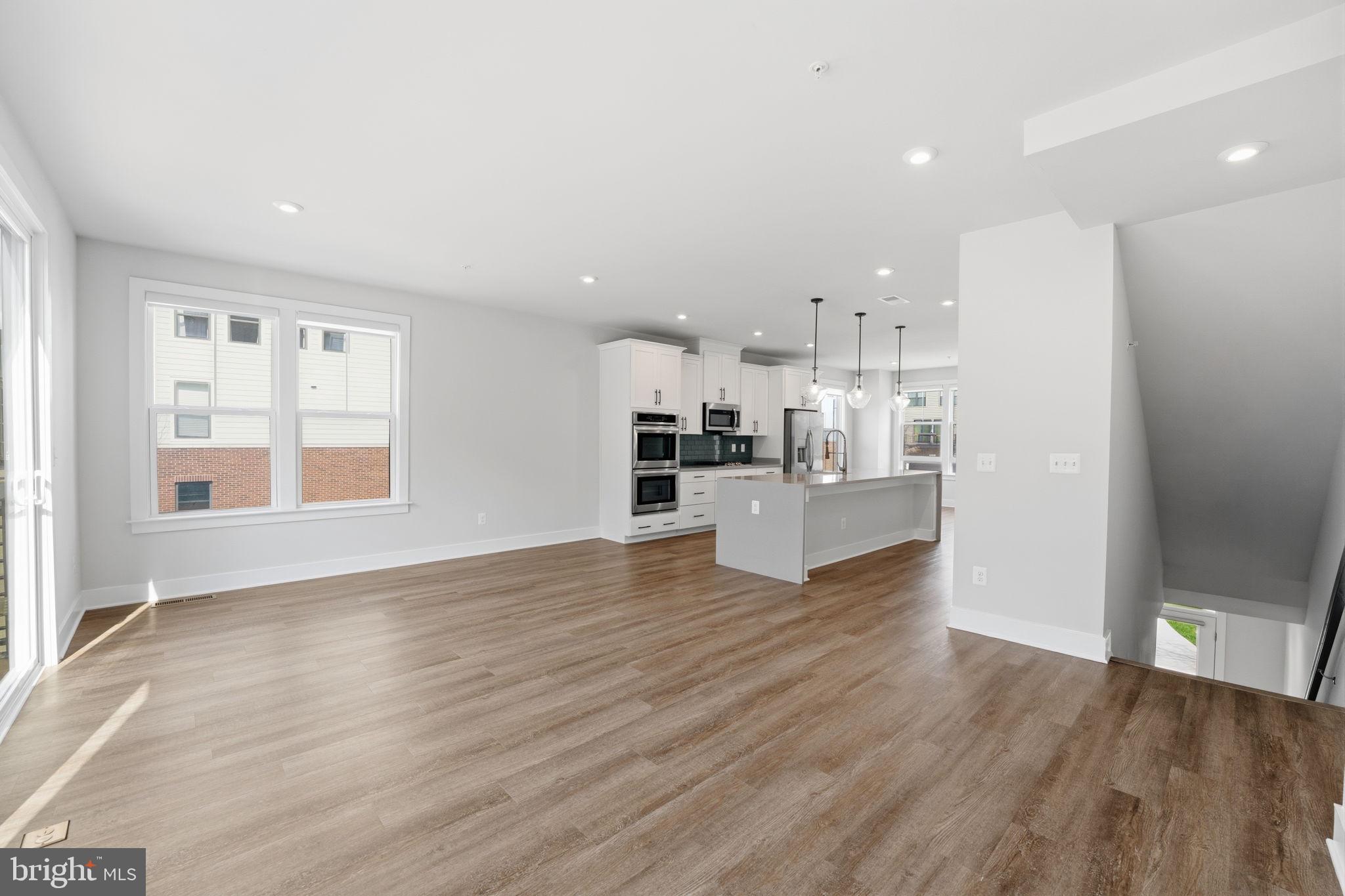 RESTON - Residential