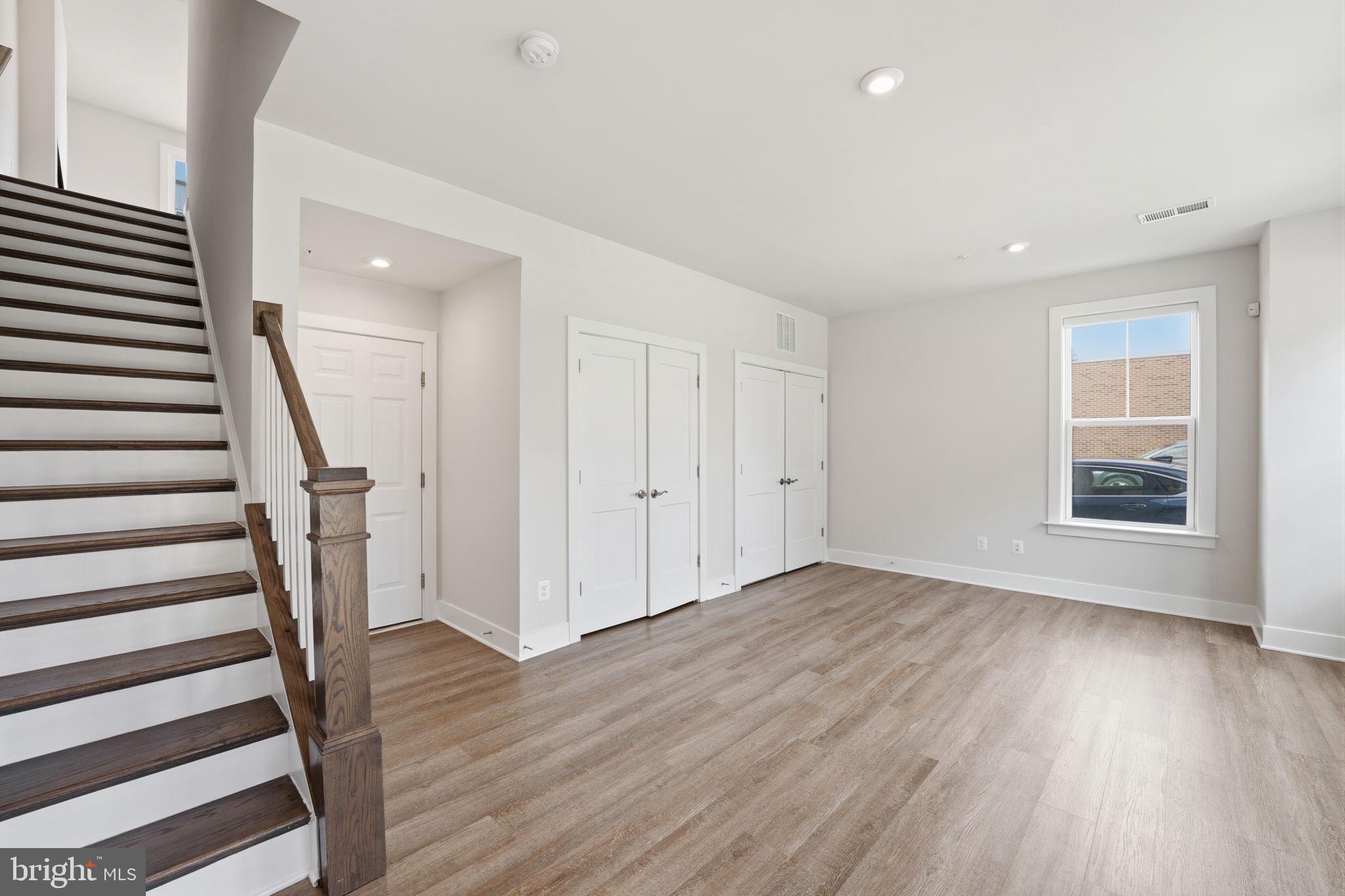 RESTON - Residential