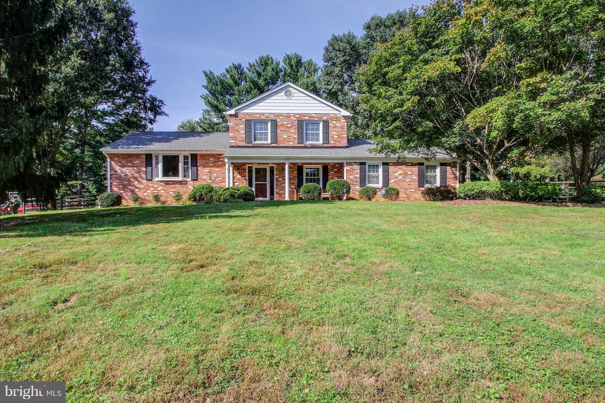 Entertainer s Delight! 4 lvl split privately sited, prof landscaped fenced acre lot w/ pool, patio, spa. Gourmet updated kitchen: granite, stainless, upgraded cabinetry. Updated luxury baths. Replaced windows inc. 3 bays, added laundry rm/pantry, replaced fence & much more. HDWD main level. Huge walk out rec room w/ wood fpl. Super location off 28, minutes to Kentlands. No HOA. Highly Ranked NW HS