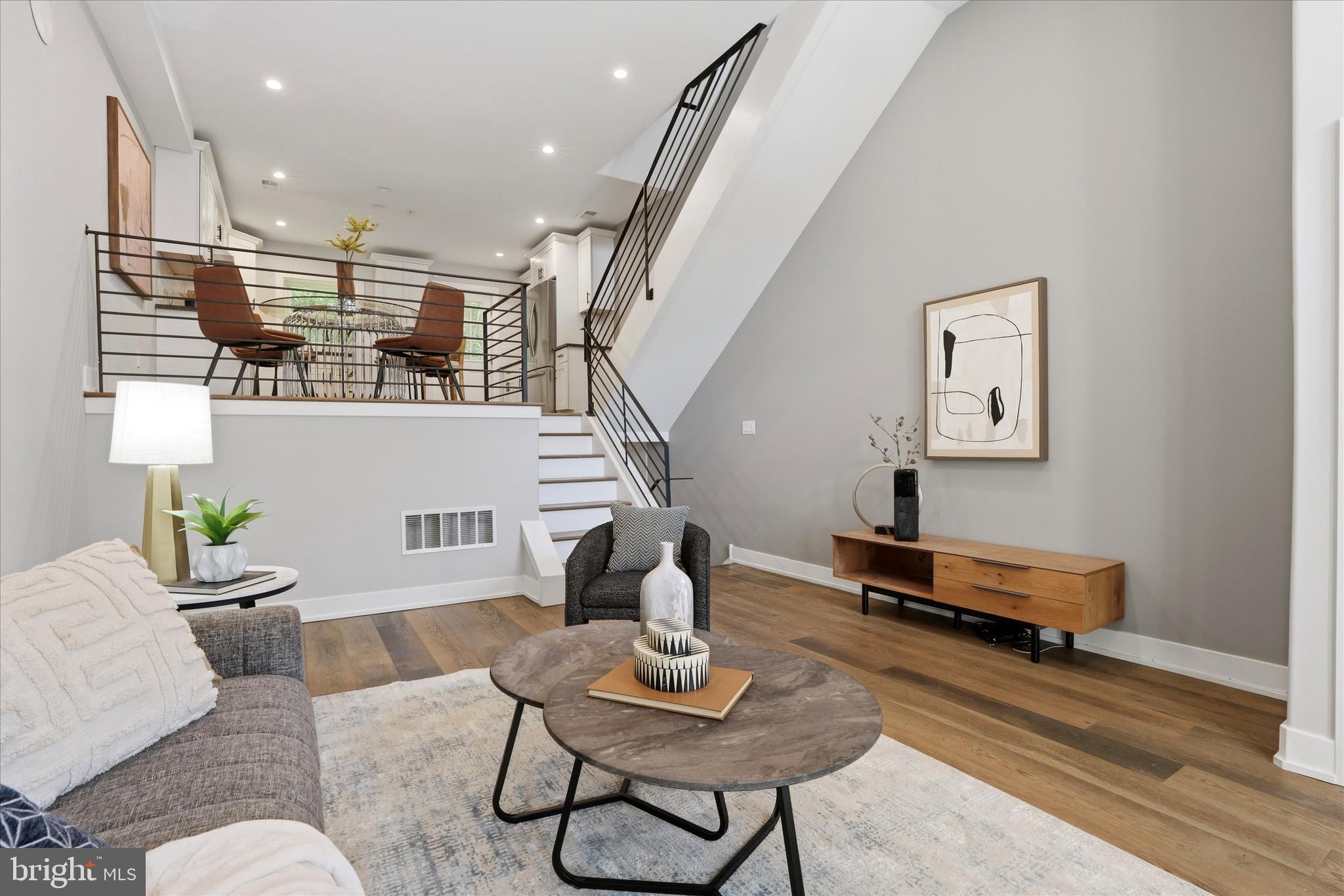 ROXBOROUGH - Residential