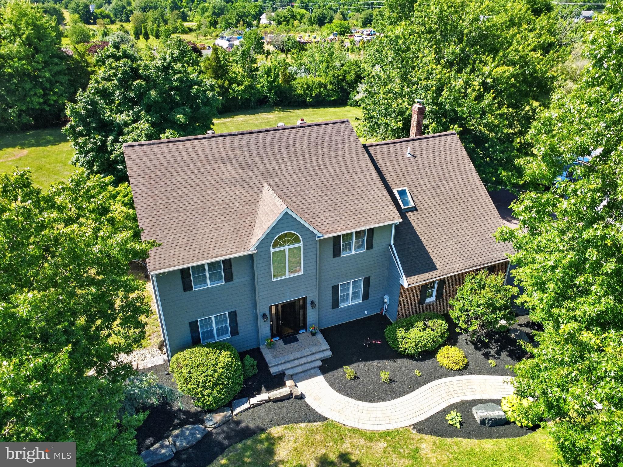 HILLTOWN - Residential