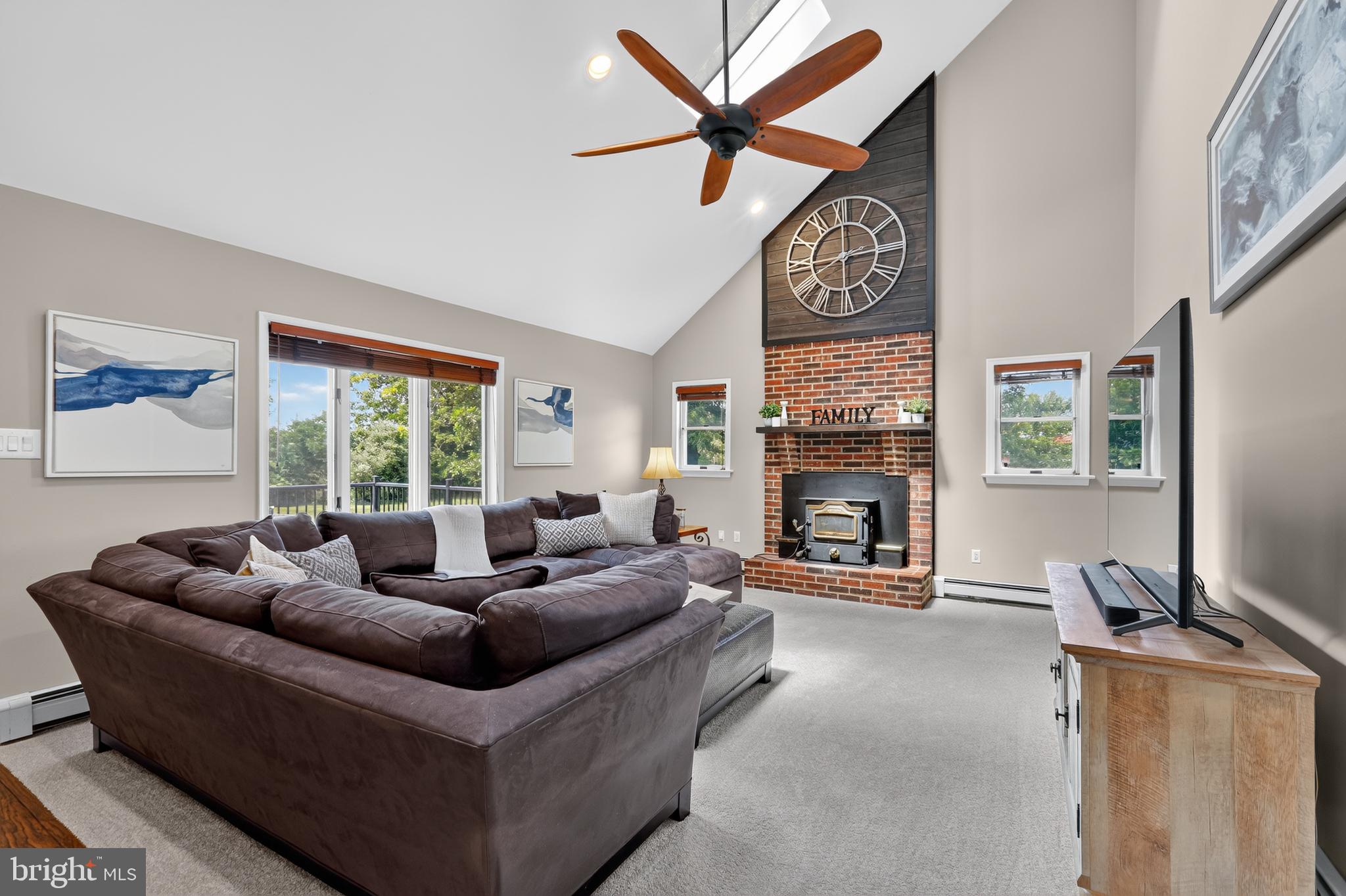 HILLTOWN - Residential