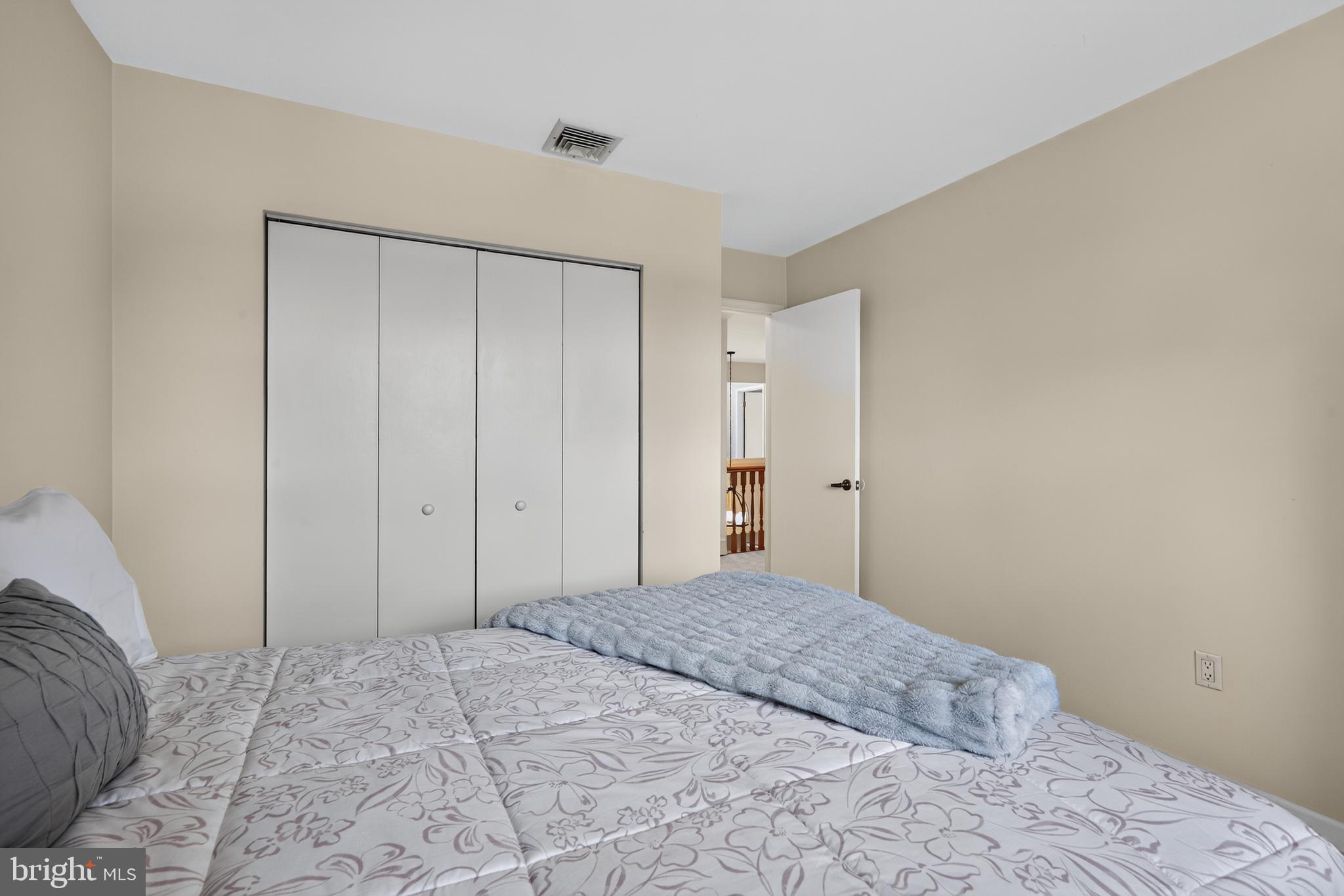 HILLTOWN - Residential