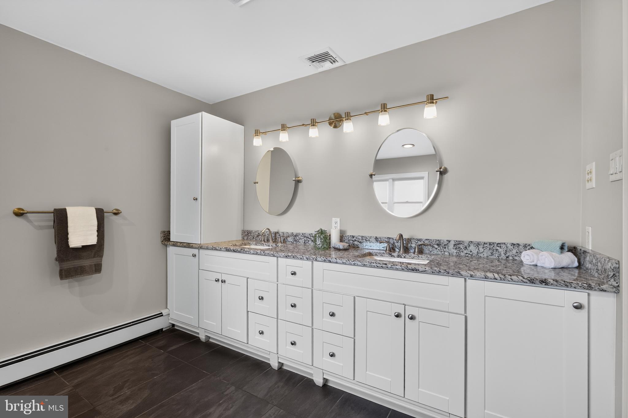 HILLTOWN - Residential