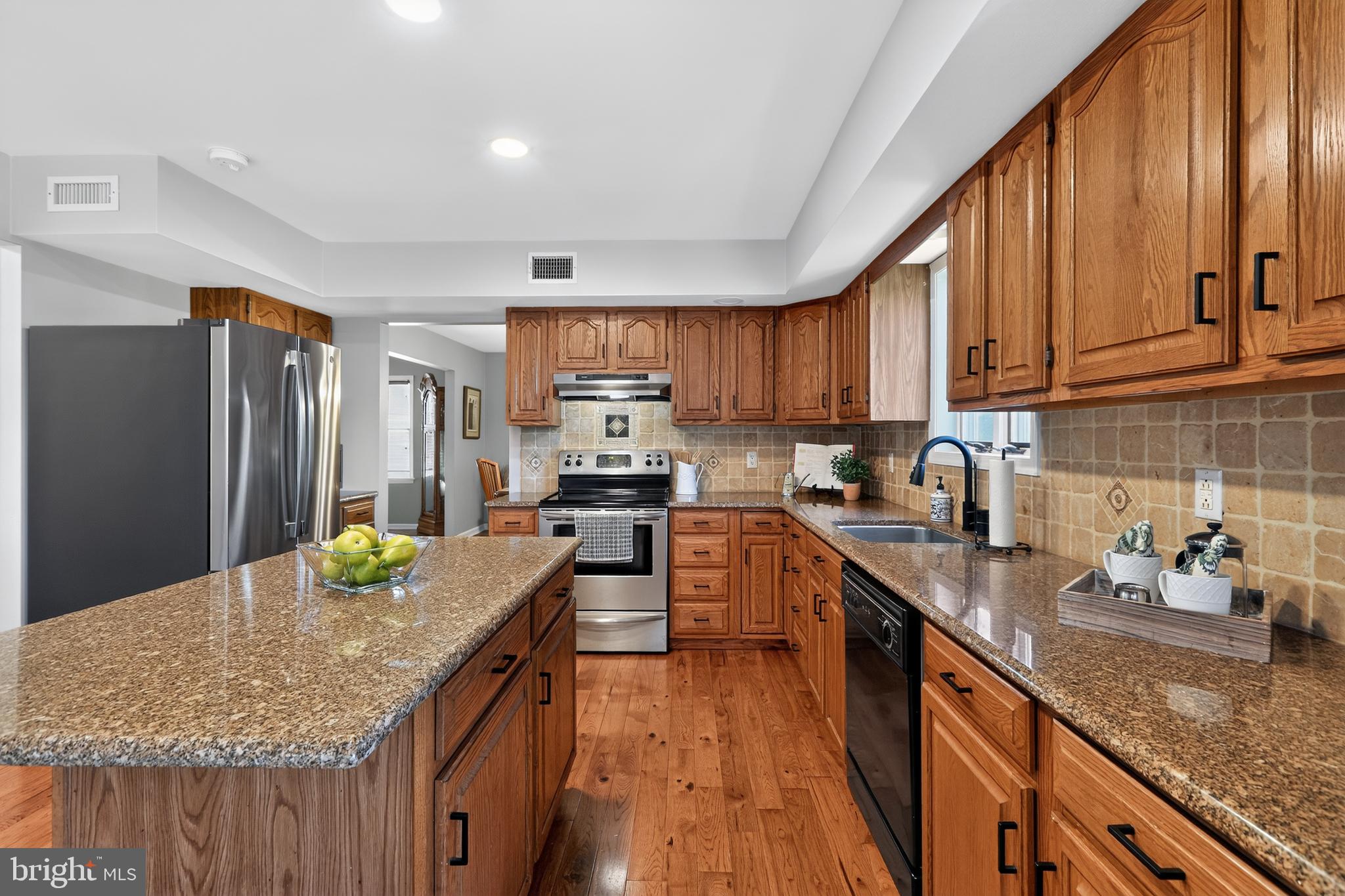 HILLTOWN - Residential