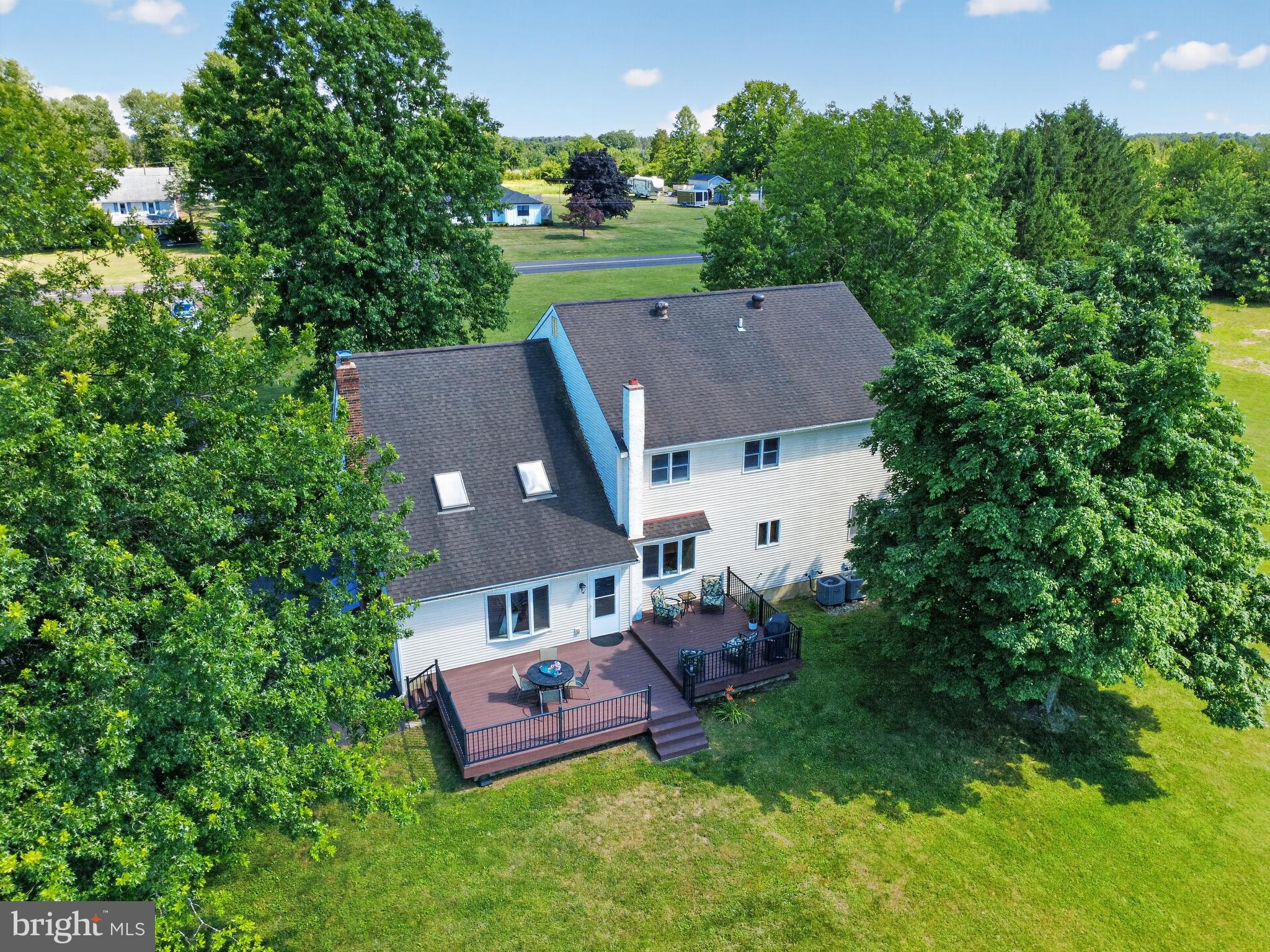 HILLTOWN - Residential