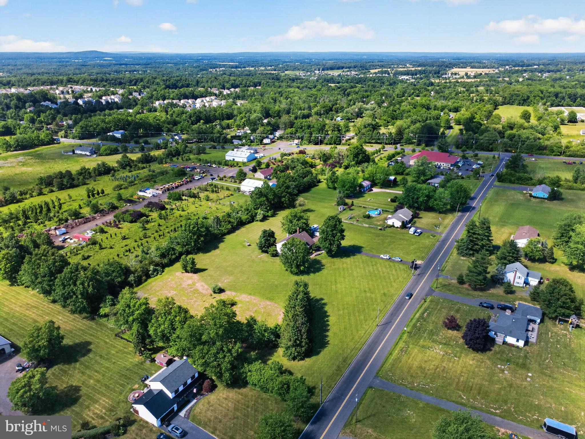 HILLTOWN - Residential