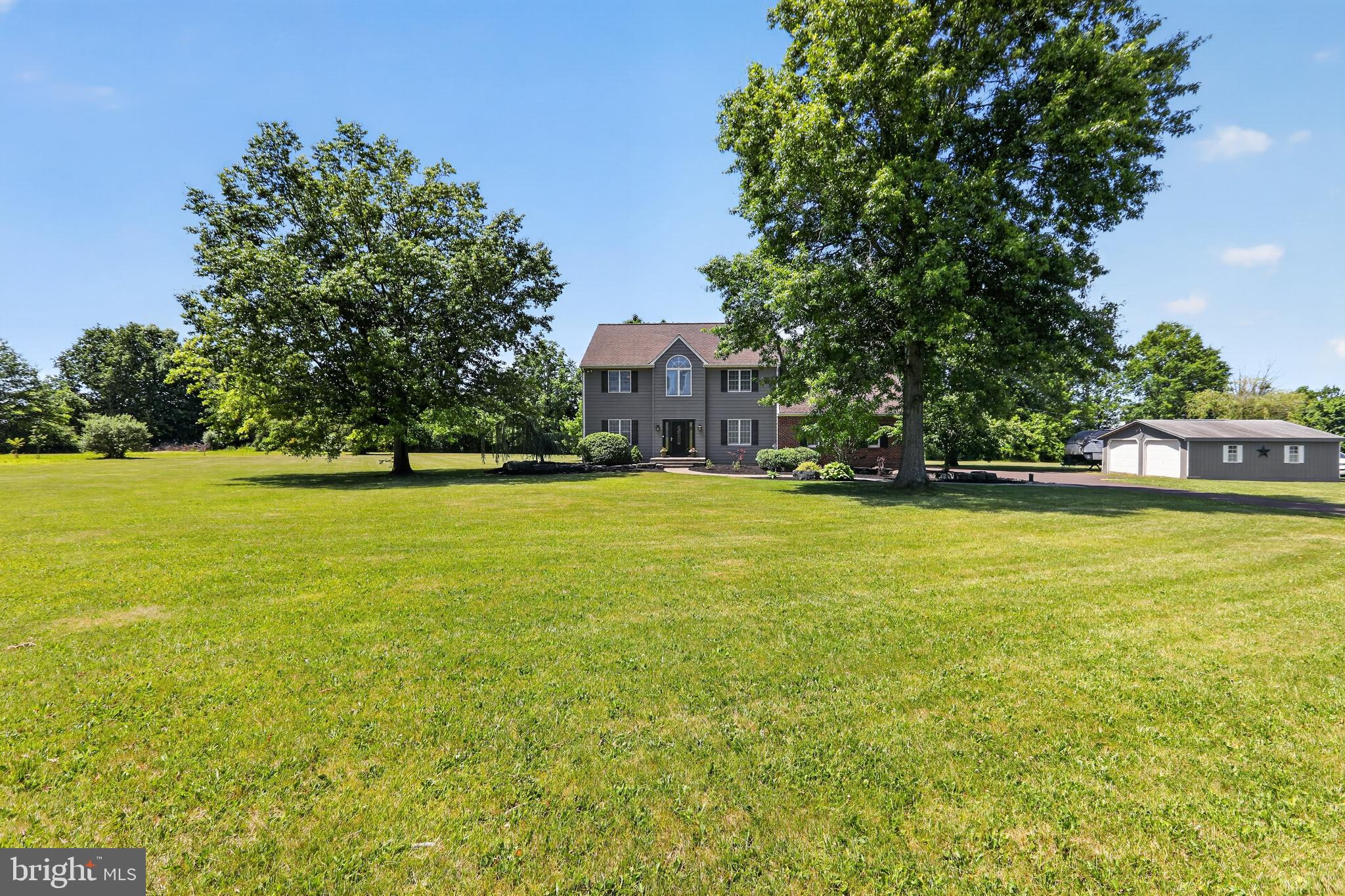 HILLTOWN - Residential