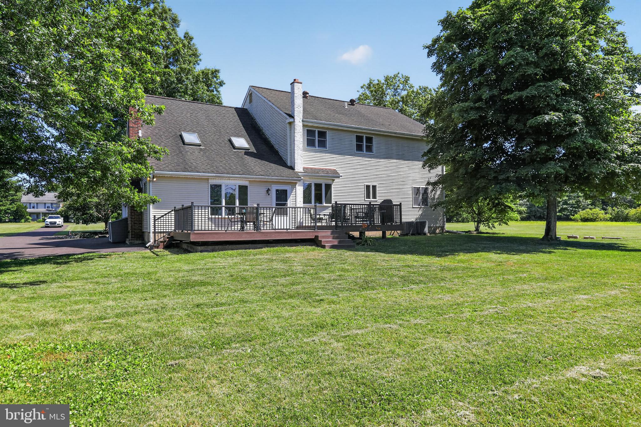 HILLTOWN - Residential