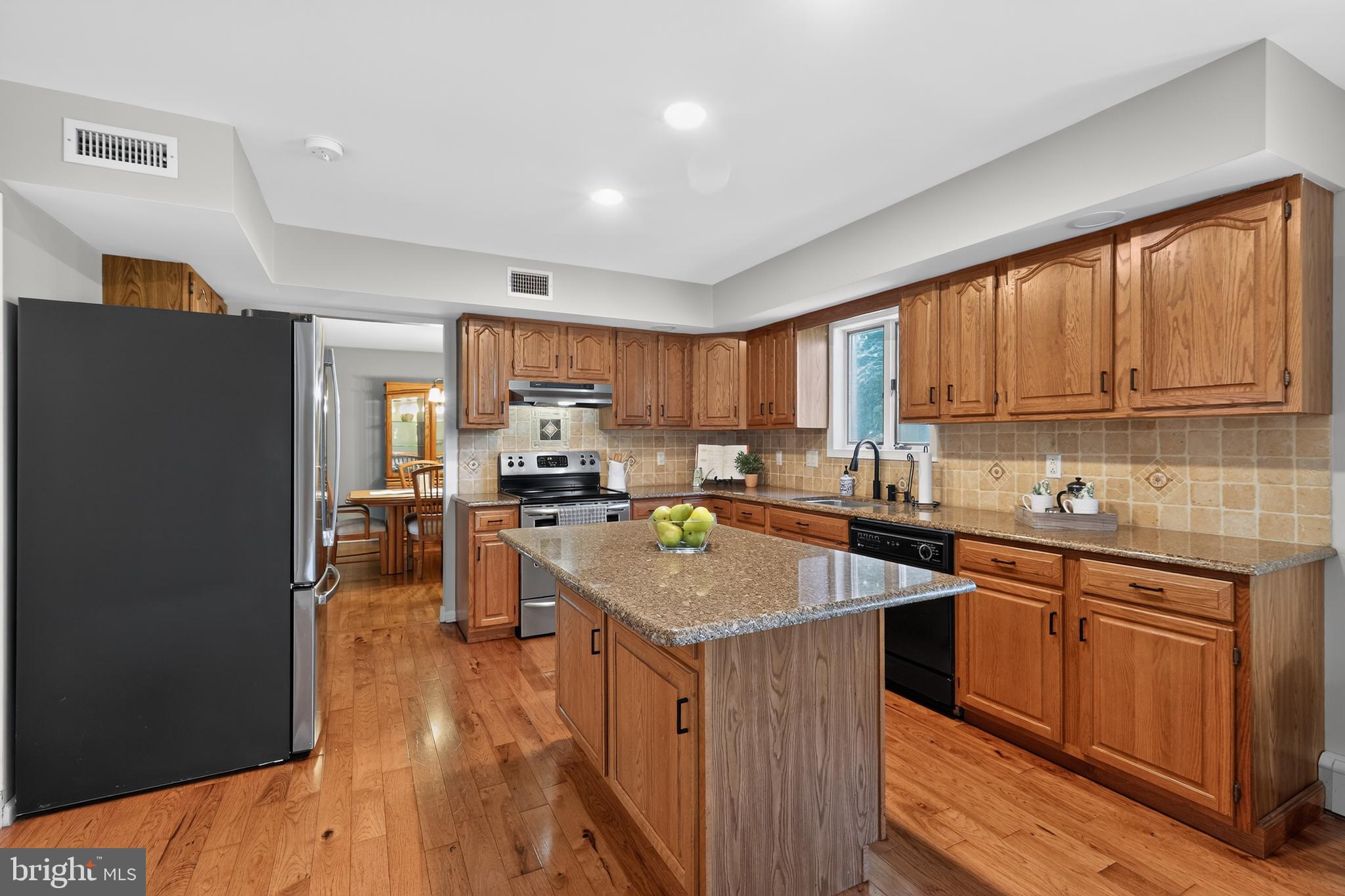 HILLTOWN - Residential