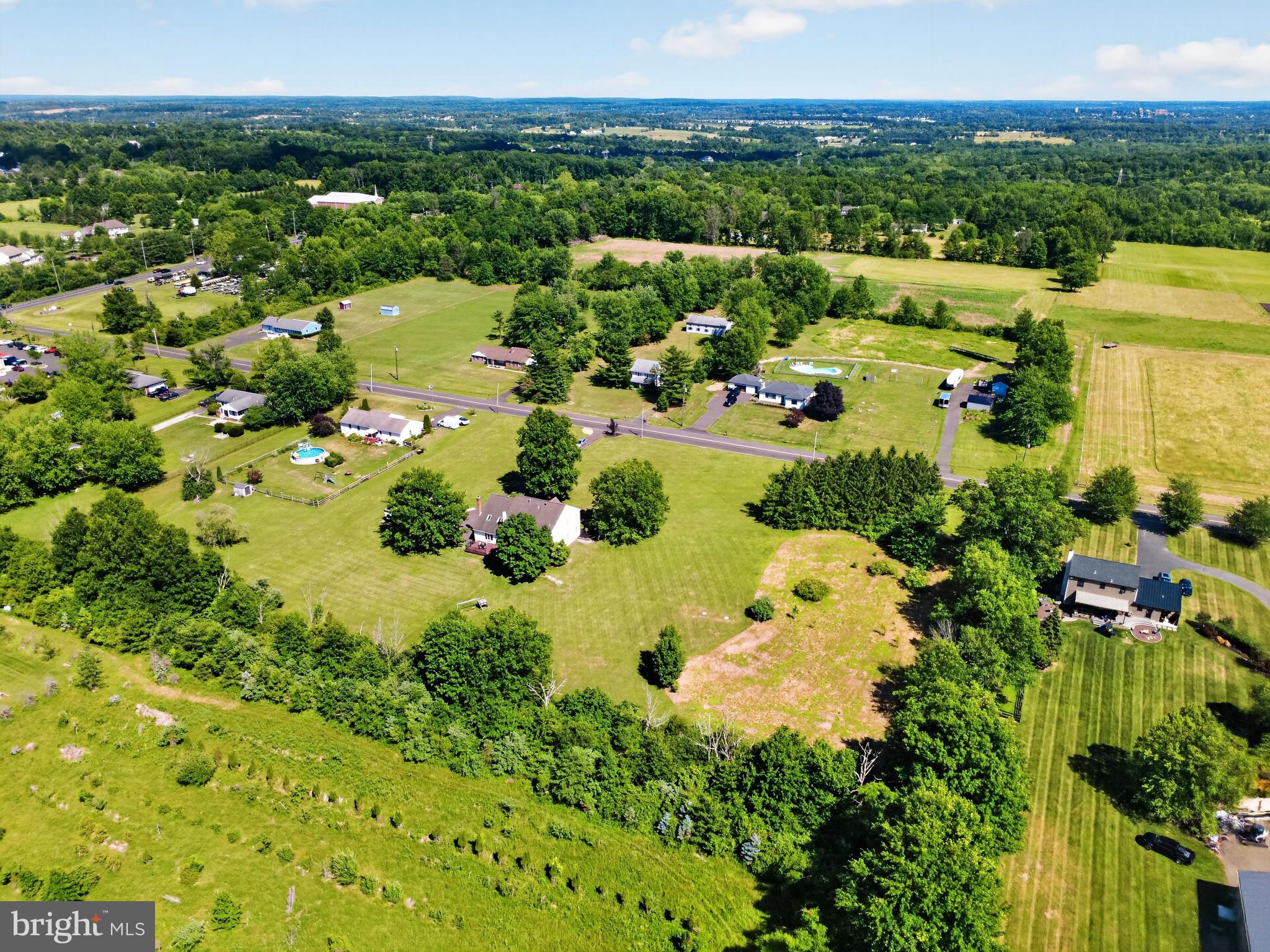 HILLTOWN - Residential