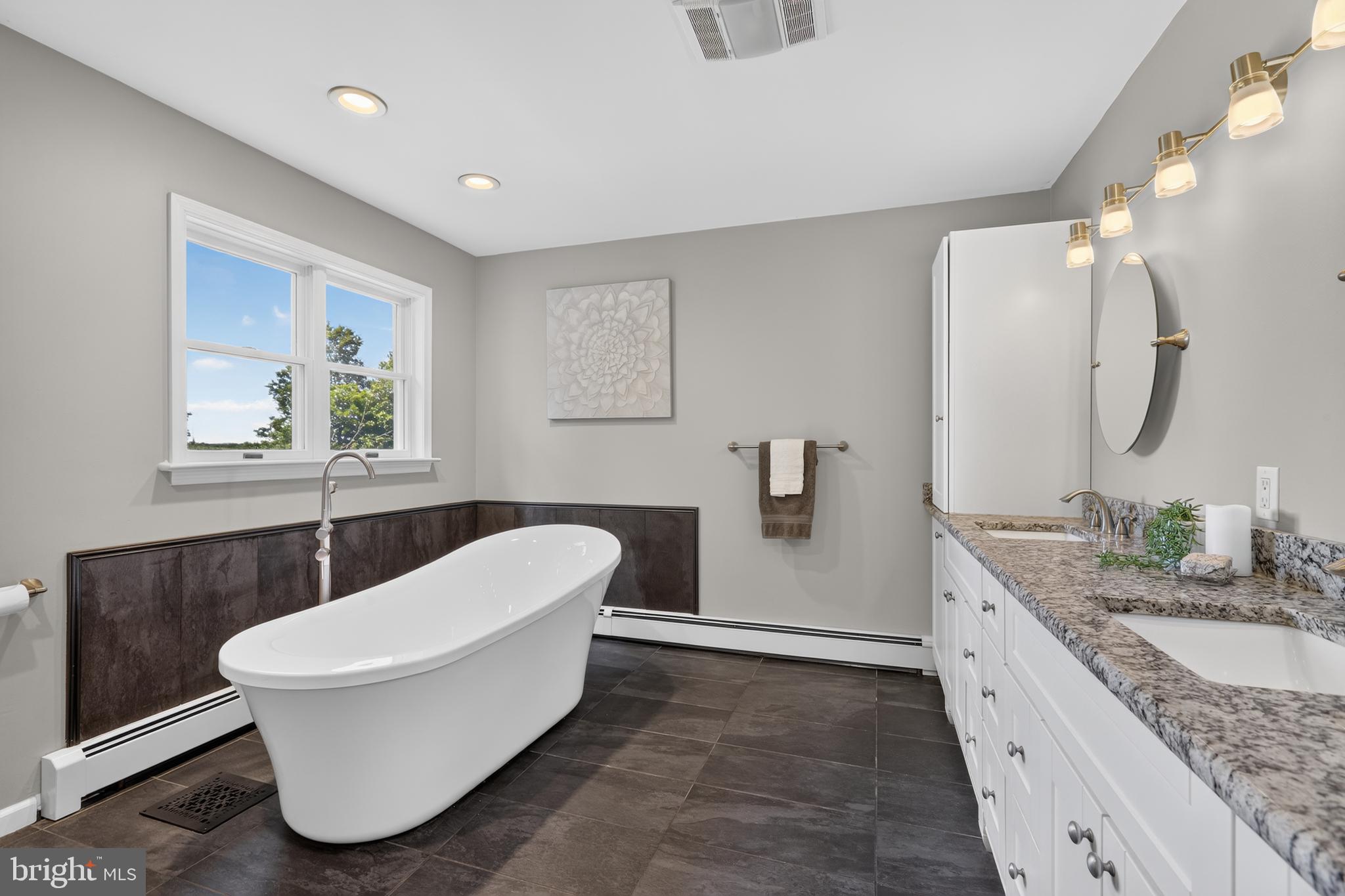 HILLTOWN - Residential