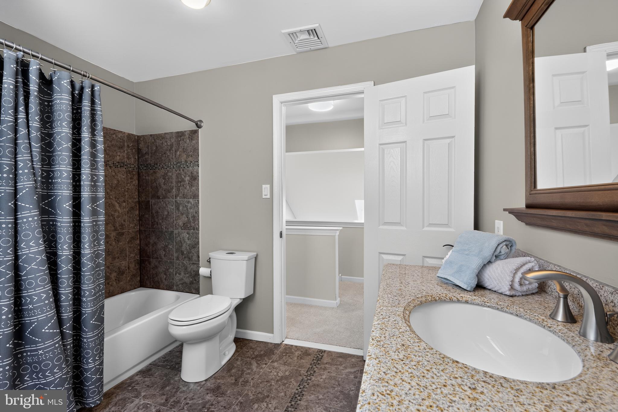 HILLTOWN - Residential