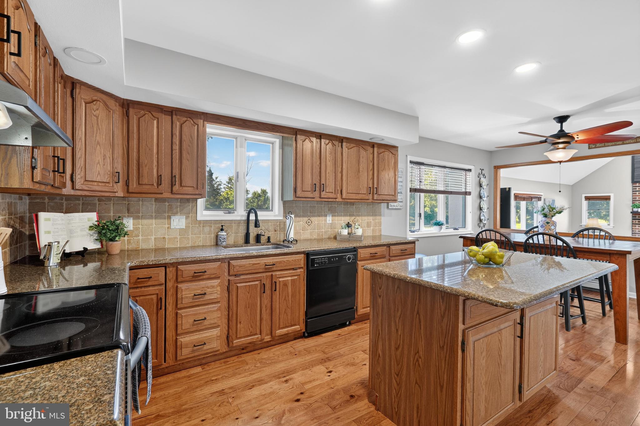 HILLTOWN - Residential