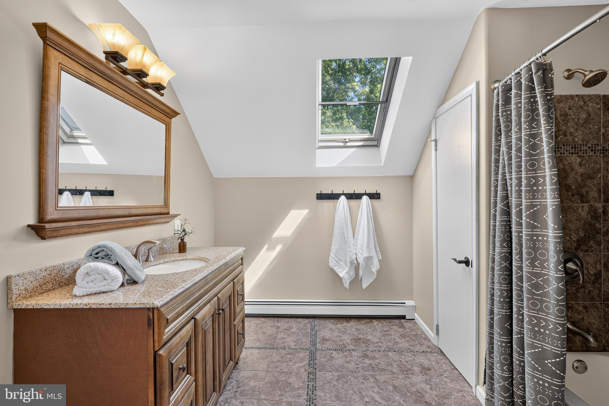 HILLTOWN - Residential