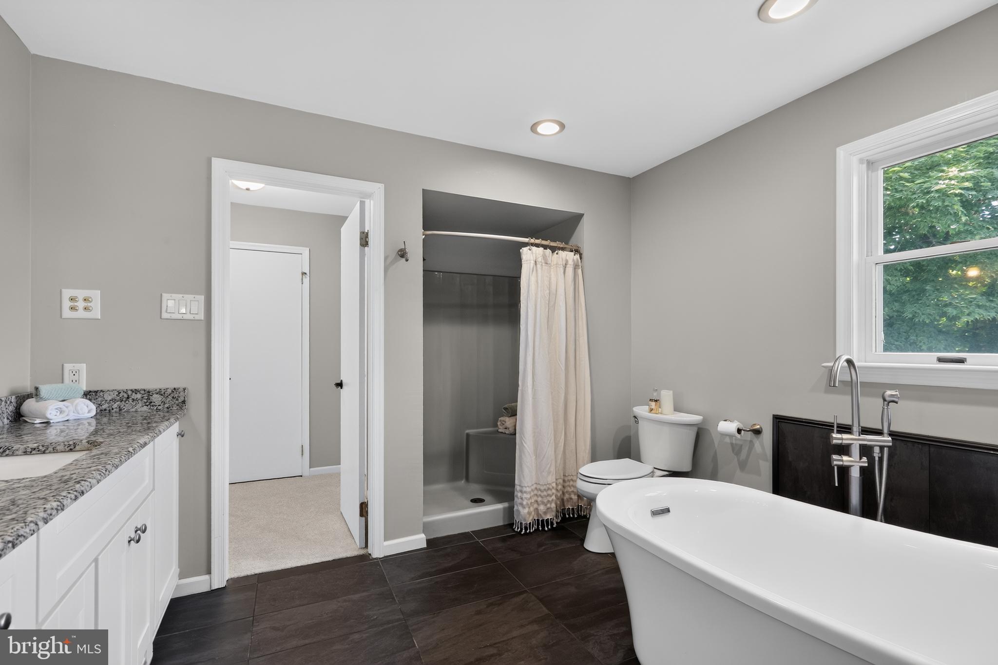 HILLTOWN - Residential