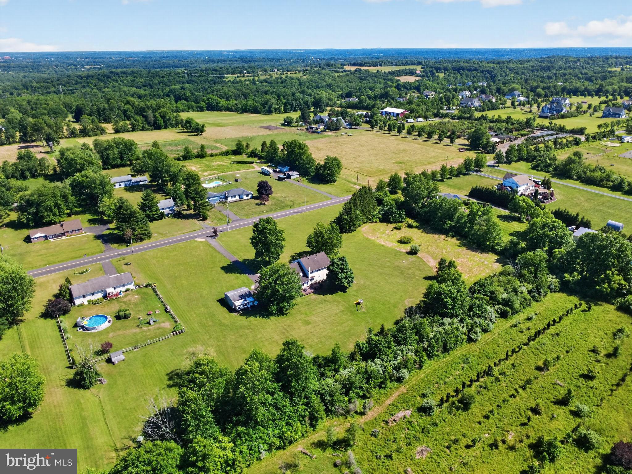 HILLTOWN - Residential