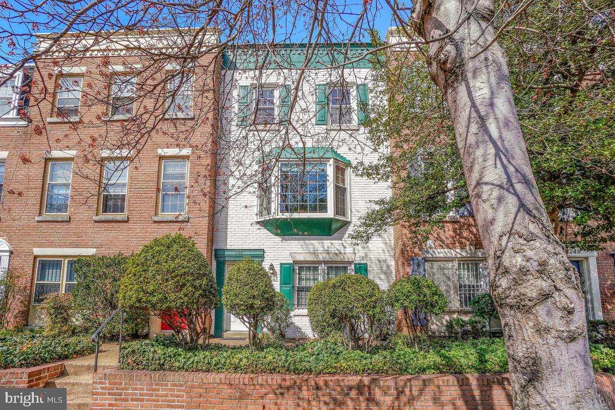 CAPITOL HILL - Residential