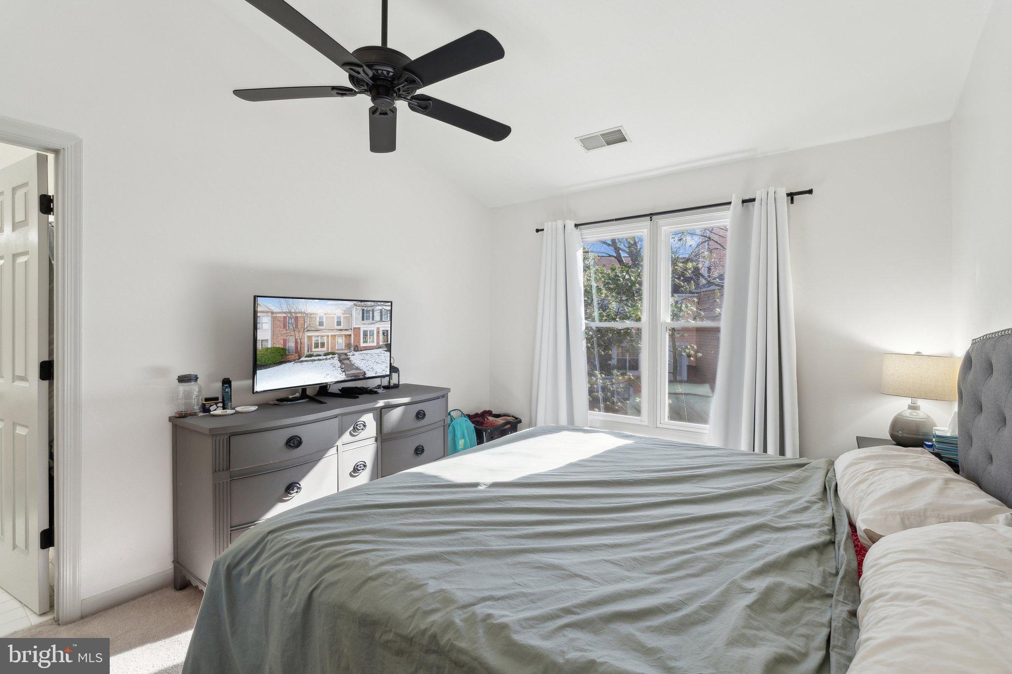 ASHBURN FARM - Residential Lease
