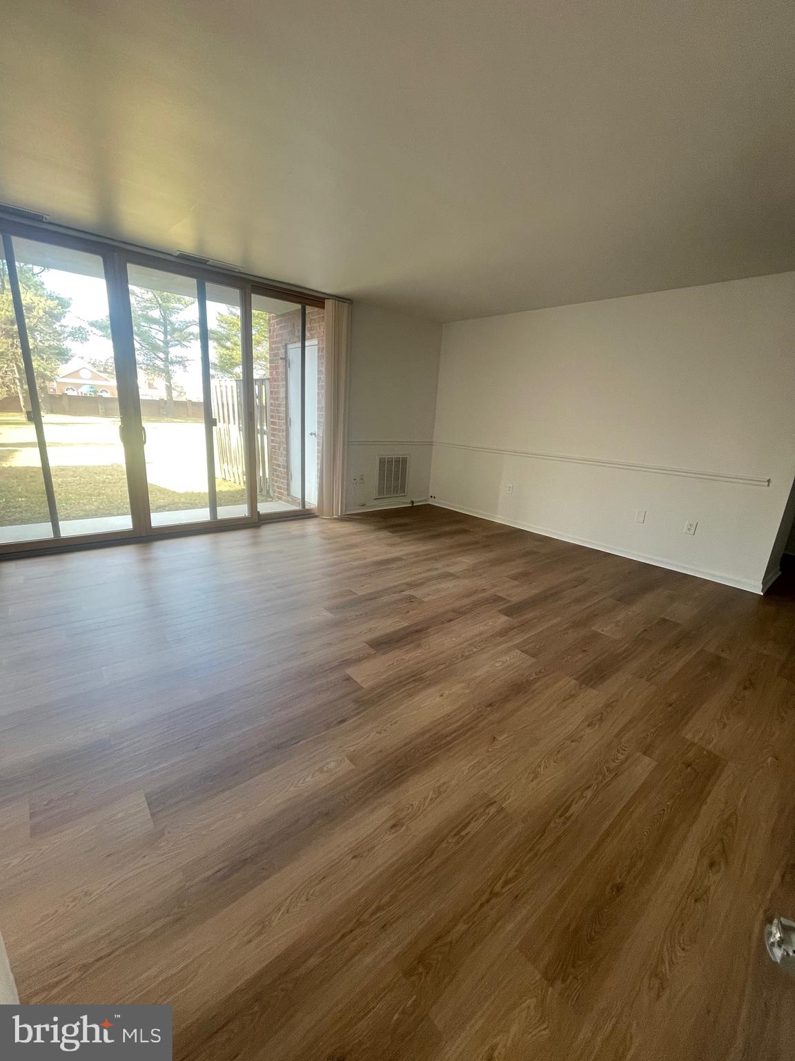 RENOVATED CONDO ON TERRACE LEVEL WITH SLIDING GLASS DOOR TO ENJOY THE GRASS AREA, ALL UTILITIES INCLUDED IN THE CONDO FEE,  BRAND NEW FLOOR INSTALLED THRUOUT THE UNIT, GOOD SIZE BEDROOM WITH HUGE 2 WALK-IN CLOSET,  THE CONDO OFFERS CLUB HOUSE TO PLAN EVENTS, OUTDOOR POOL, CLOSE TO 270 AND SHOPPING CENTER.