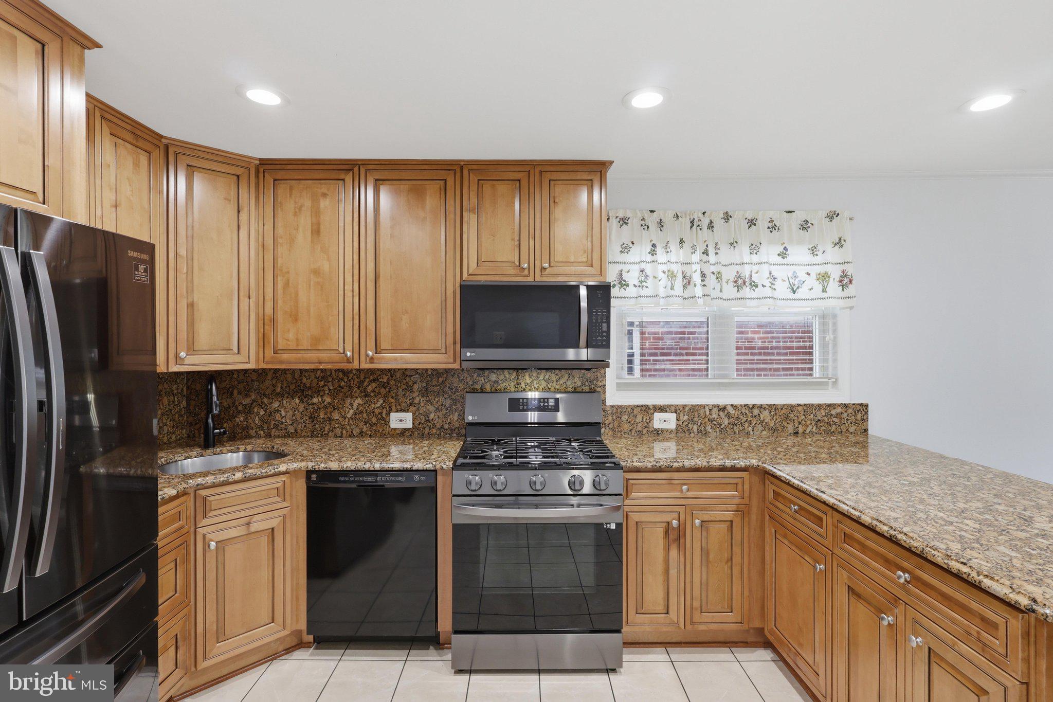 WHEATON WOODS - Residential
