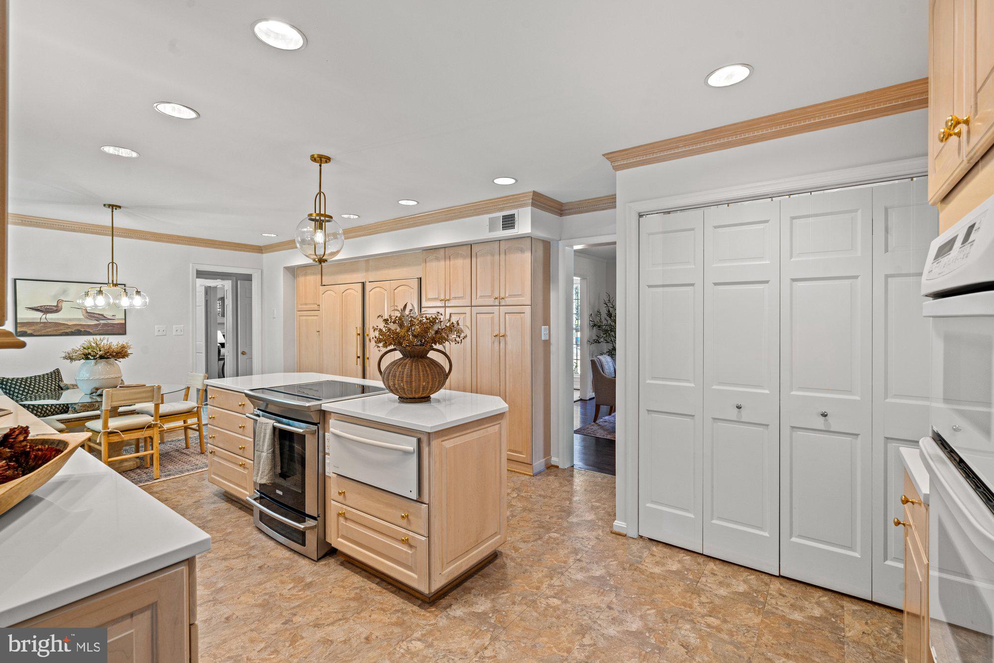 WAYNEWOOD - Residential