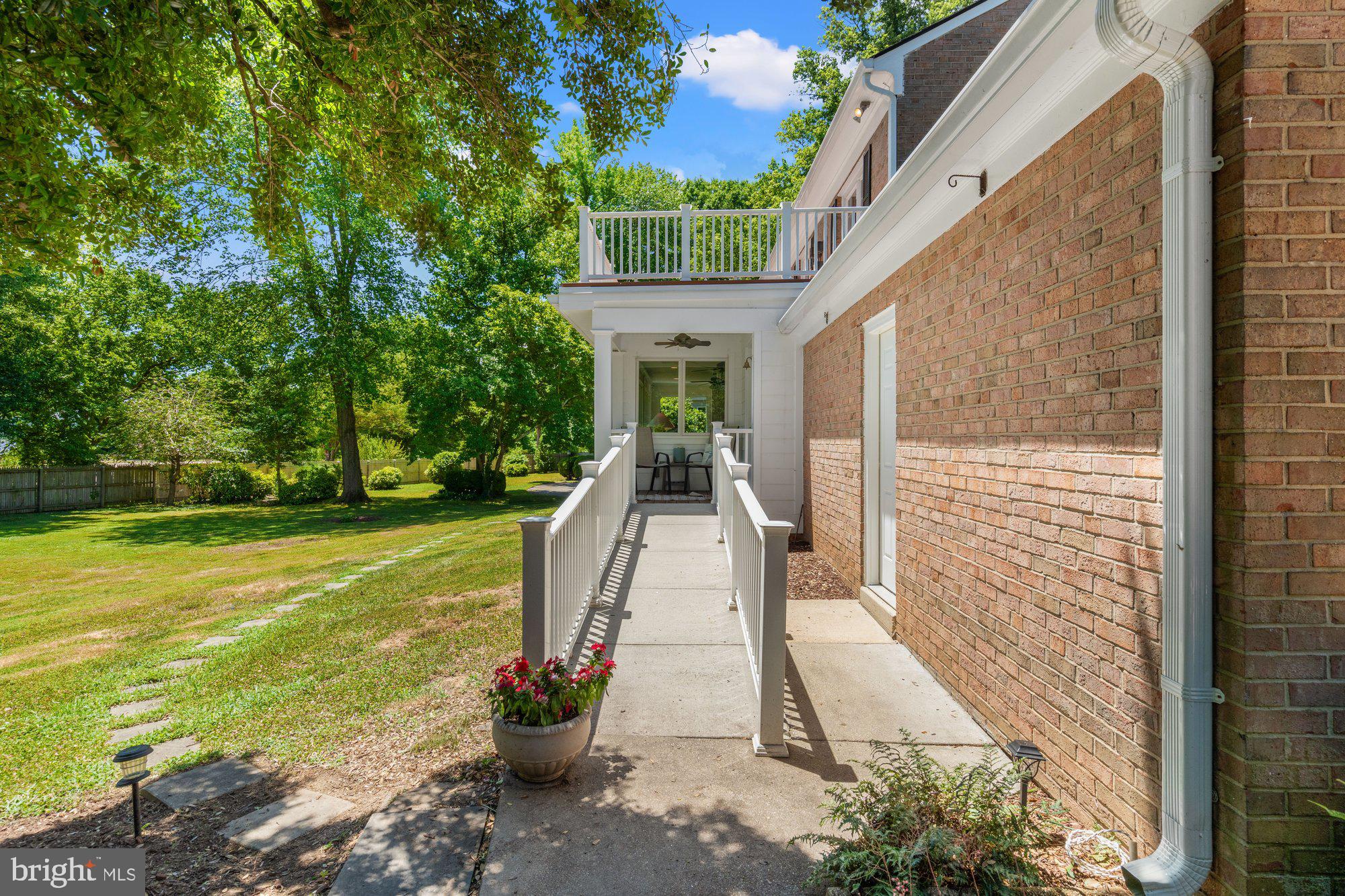 WAYNEWOOD - Residential