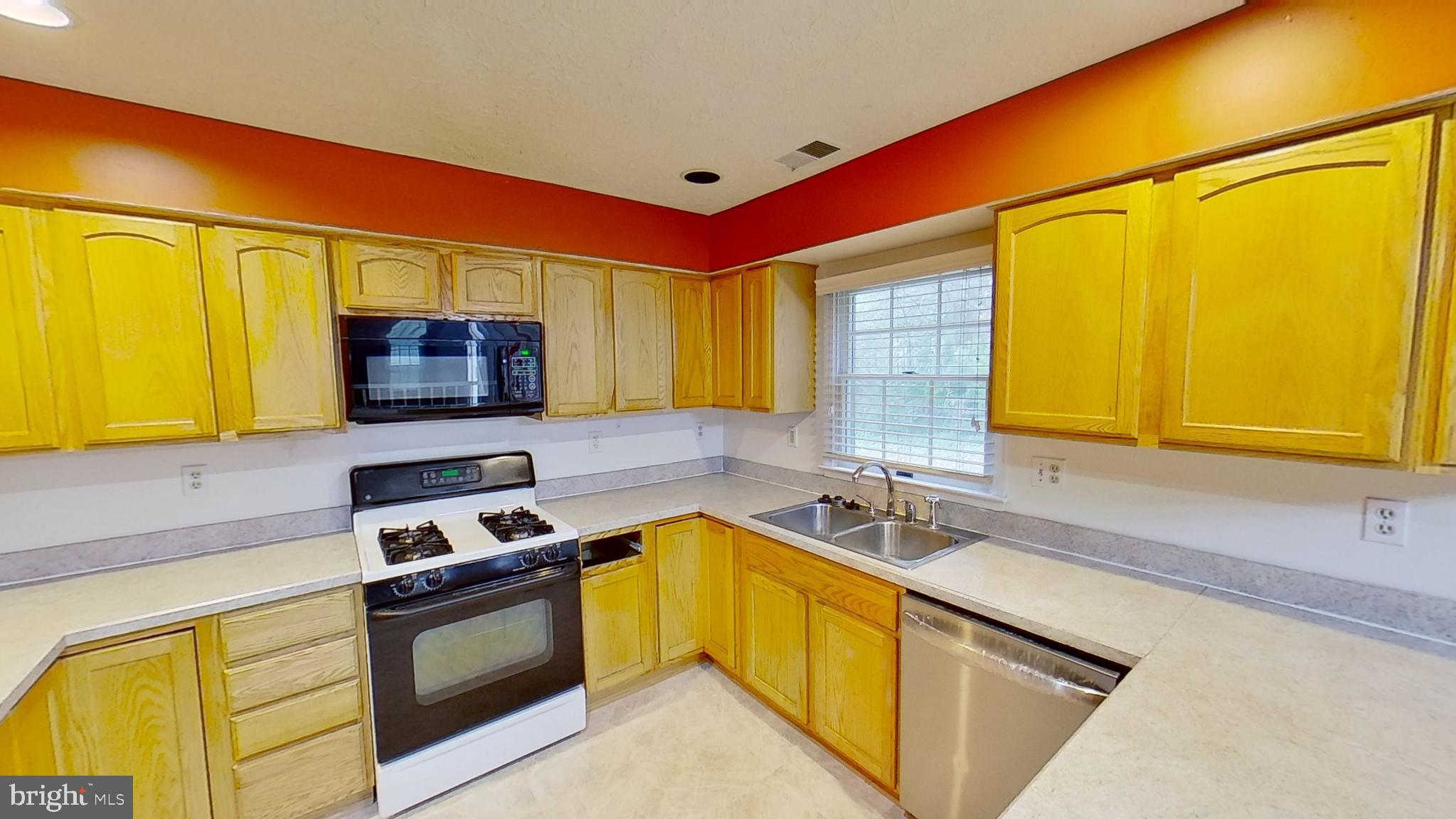 ST CHARLES SUB - DORCHESTER - Residential Lease