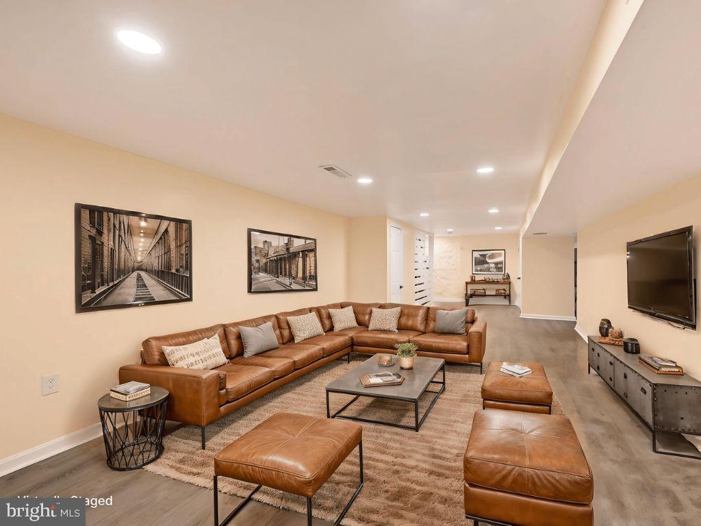 WINDSOR HILLS - Residential