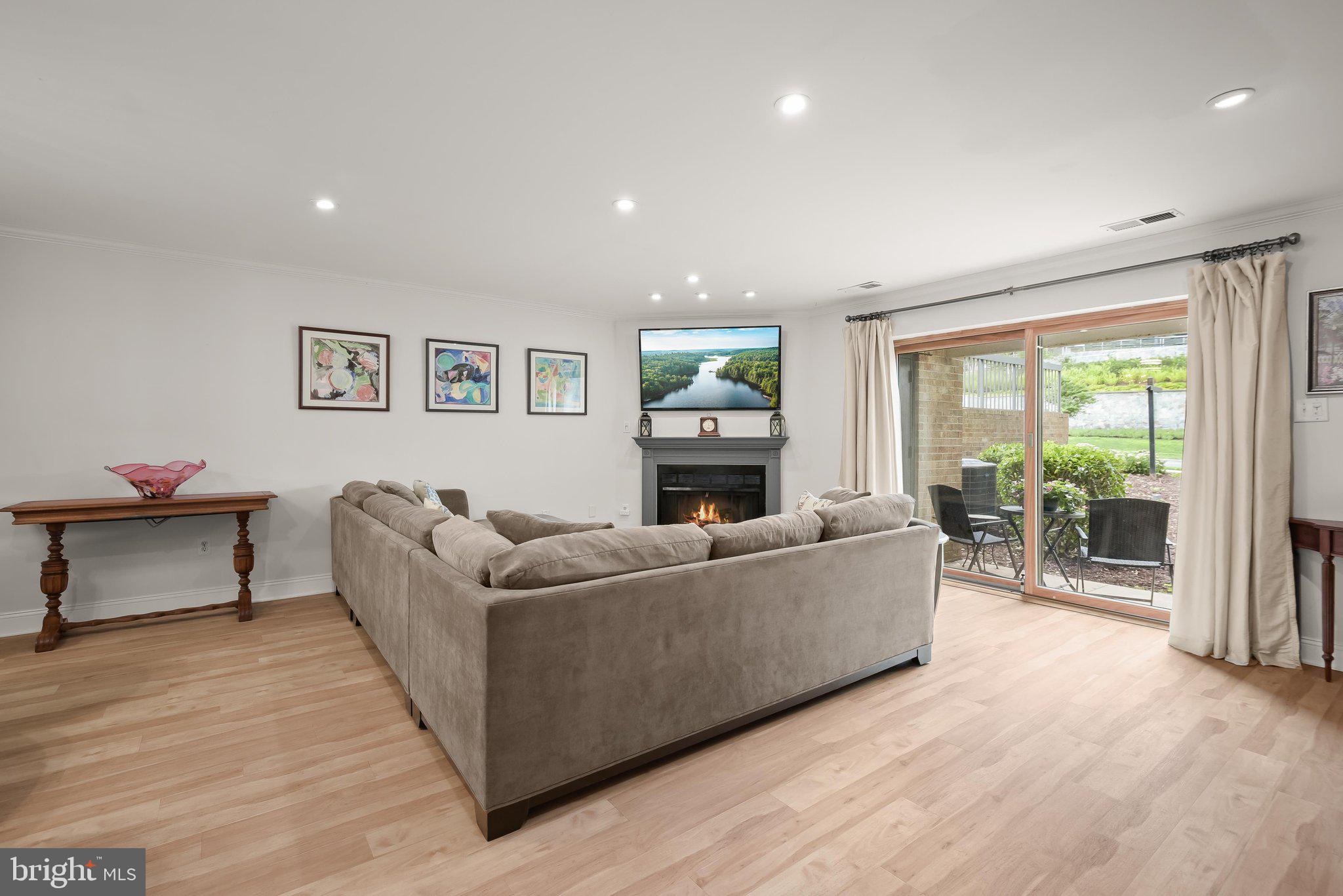 BRISTOL SQUARE - Residential