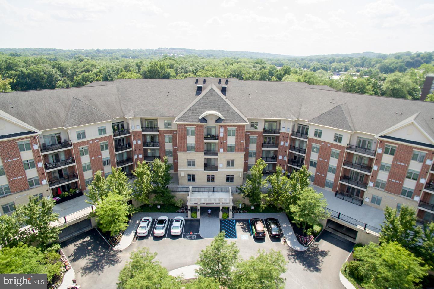 Rarely offered penthouse unit in Huntington Place, located in highly sought-after Lower Moreland Township—opportunities like this don’t come around often. This charming one-bedroom, one-and-a-half-bath unit features an open-concept layout with a spacious loft ideal for a second bedroom, home office, or flex space, and overlooks the living room, which has a soaring vaulted ceiling that creates a bright, modern feel. The large primary bedroom offers ample closet space and a generously sized four-piece bath with a double sink, while the modern kitchen with breakfast bar flows seamlessly into the formal dining area. Additional highlights include convenient same-level laundry, a powder room, and a cozy private deck overlooking the beautifully maintained courtyard—perfect for relaxing or entertaining. The location can’t be beat—the train station is just around the corner for easy commuting, and you’re minutes from shopping and dining at Willow Grove Park Mall and the vibrant areas of Rockledge and Jenkintown, as well as Route 611’s retail corridor featuring Target, Trader Joe’s, Whole Foods Market, and more. For outdoor enthusiasts, you’re just steps from the scenic Pennypack Trail. Available for immediate possession.