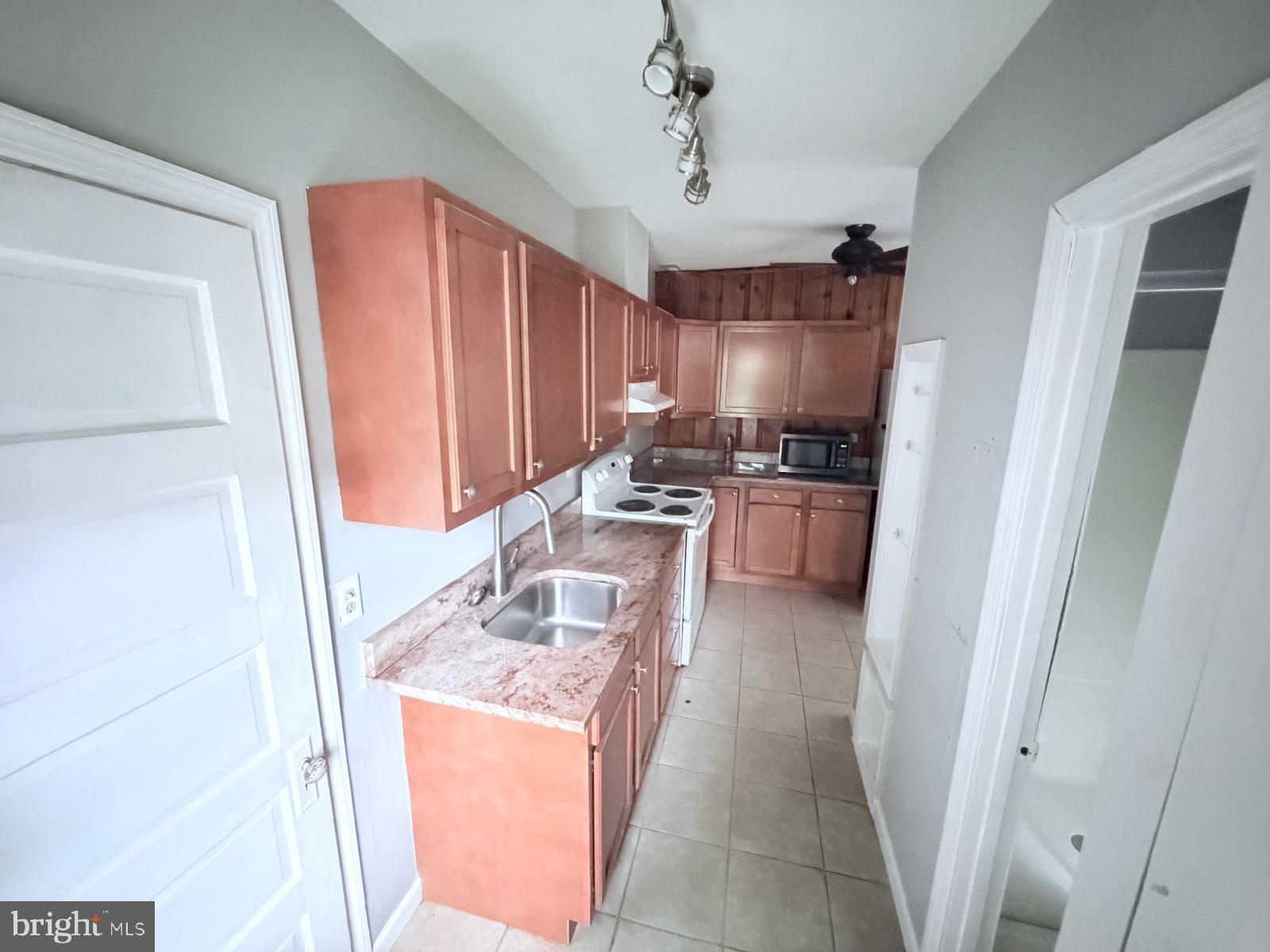 RIVER RIDGE ESTATES - Residential Lease