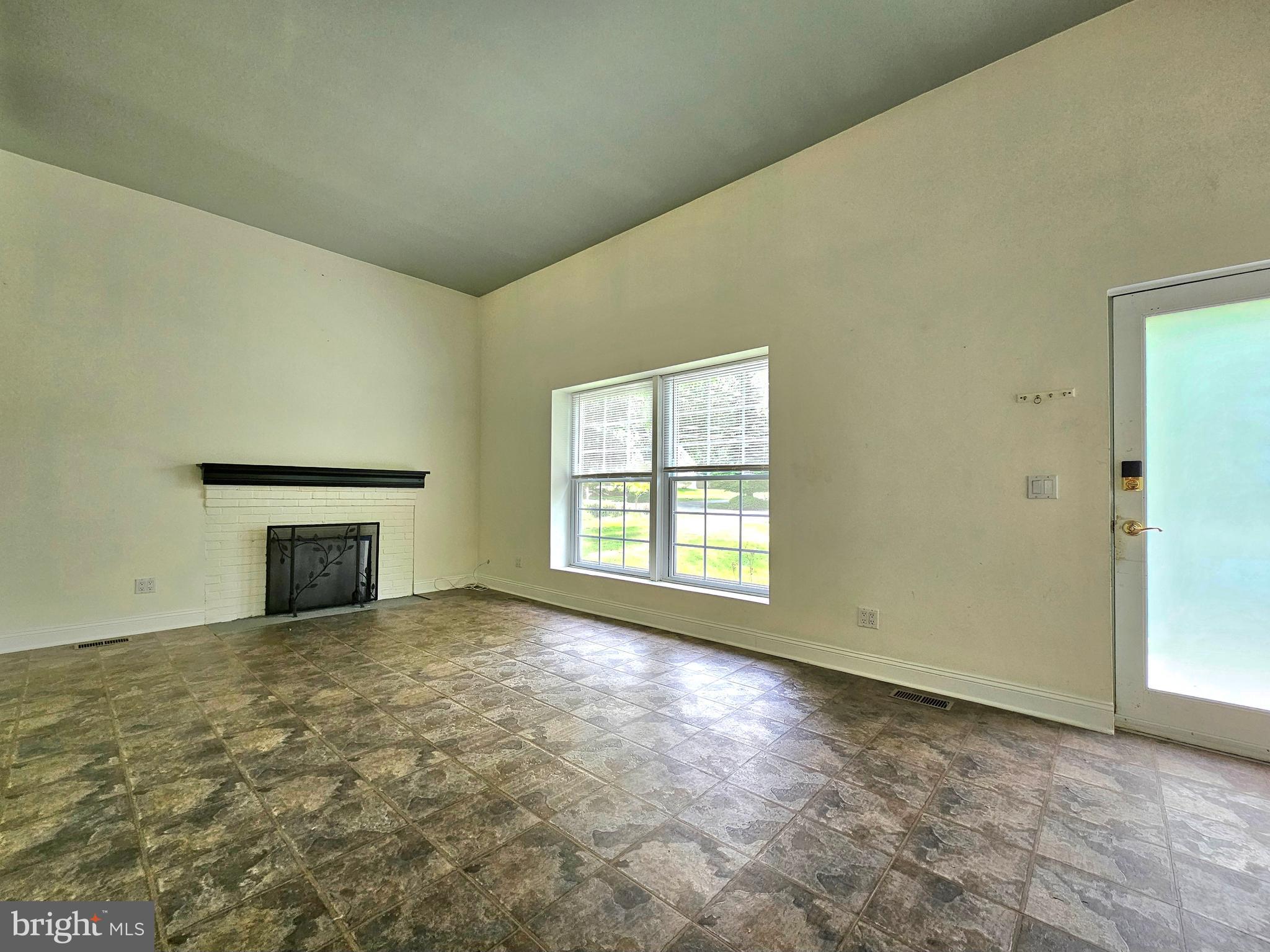 WOODFORD - Residential Lease