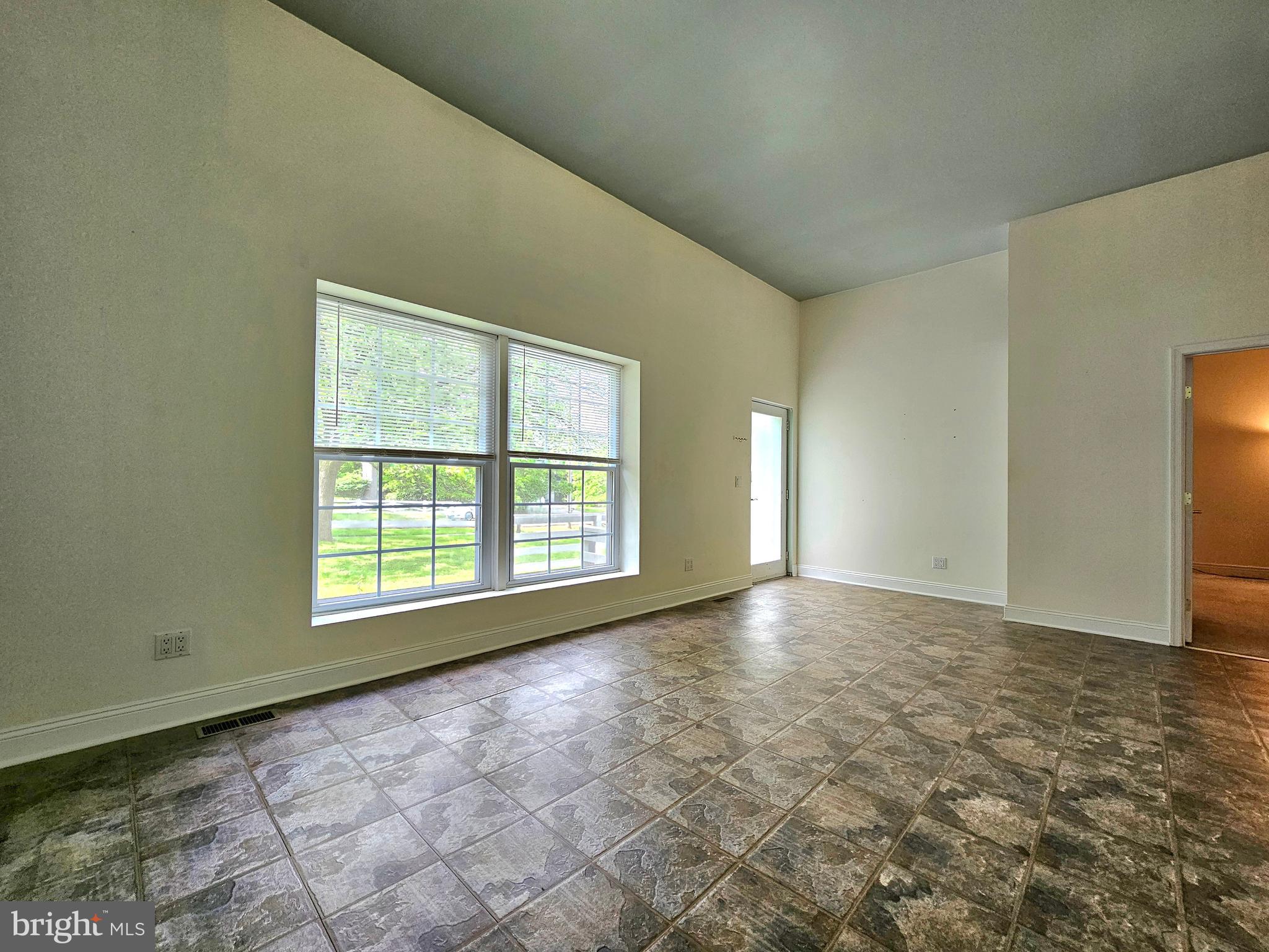 WOODFORD - Residential Lease