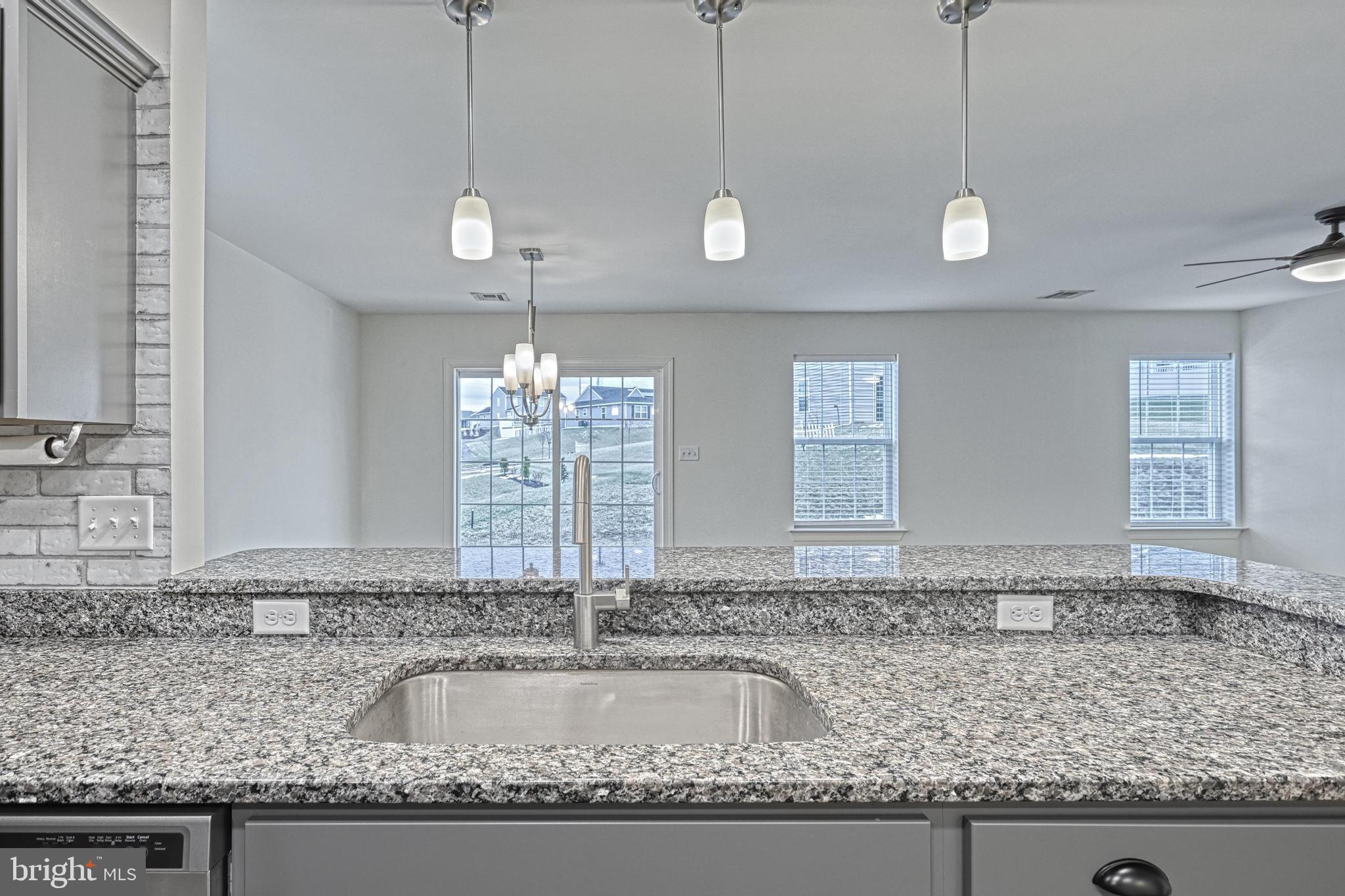 WINDY HEIGHTS, THE NEW - Residential