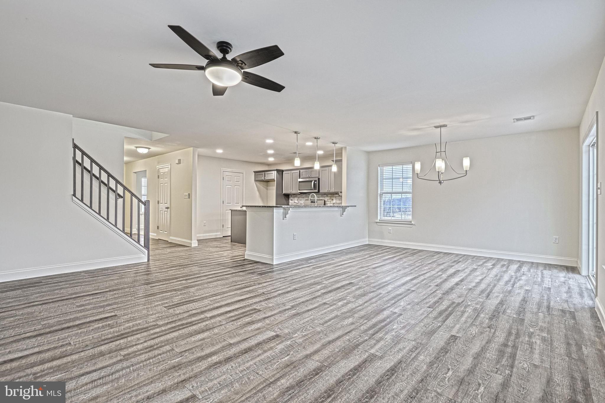 WINDY HEIGHTS, THE NEW - Residential