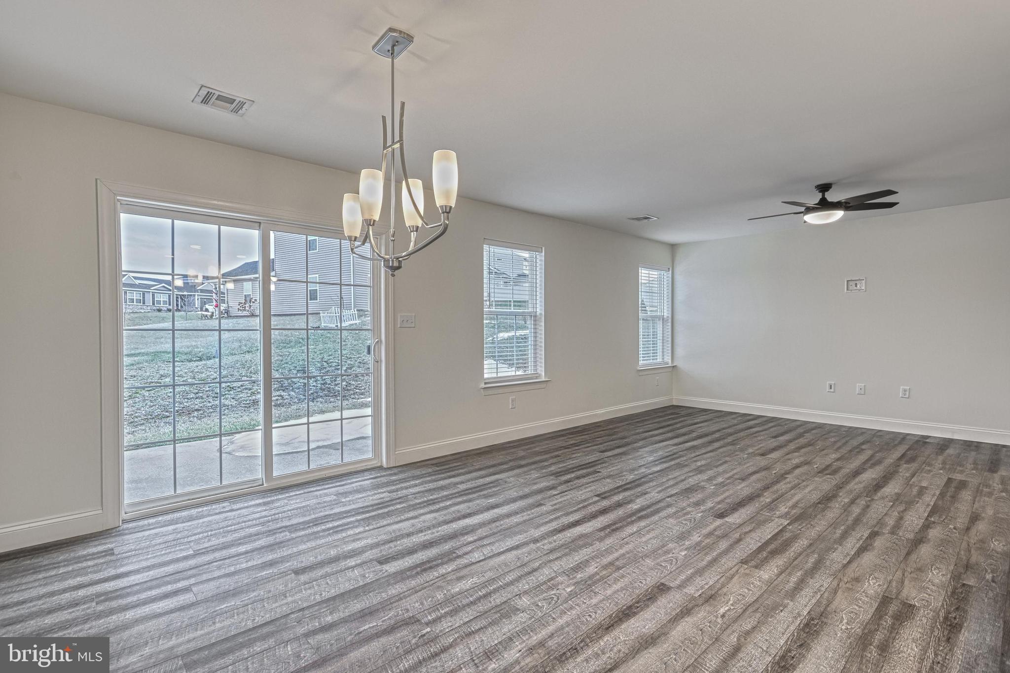 WINDY HEIGHTS, THE NEW - Residential
