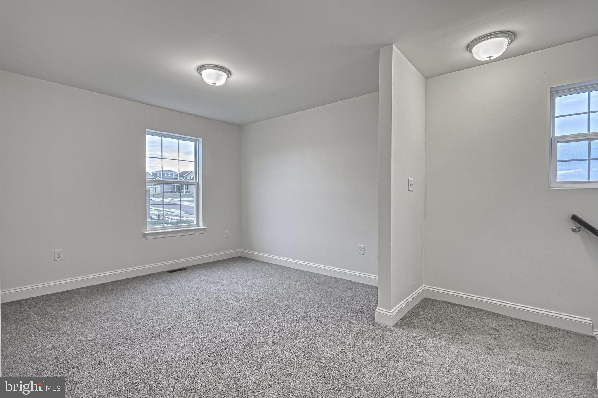 WINDY HEIGHTS, THE NEW - Residential