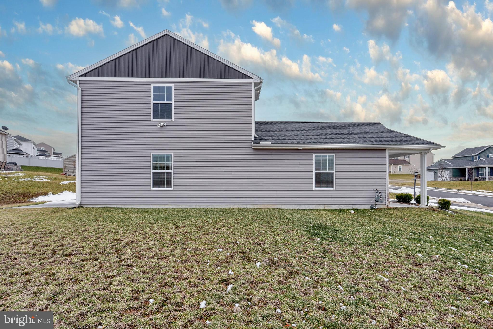 WINDY HEIGHTS, THE NEW - Residential