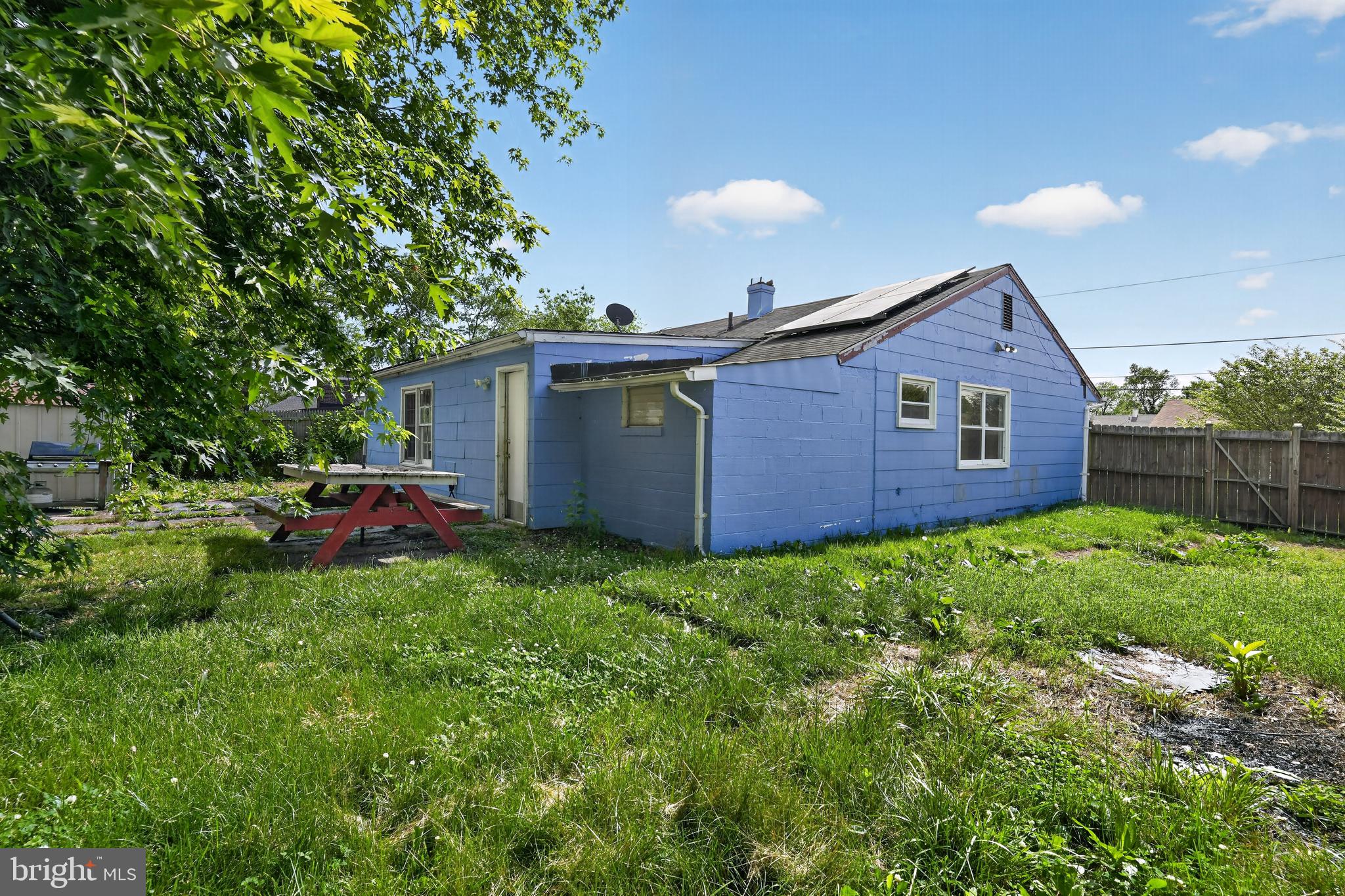SOUTH LAWN - Residential